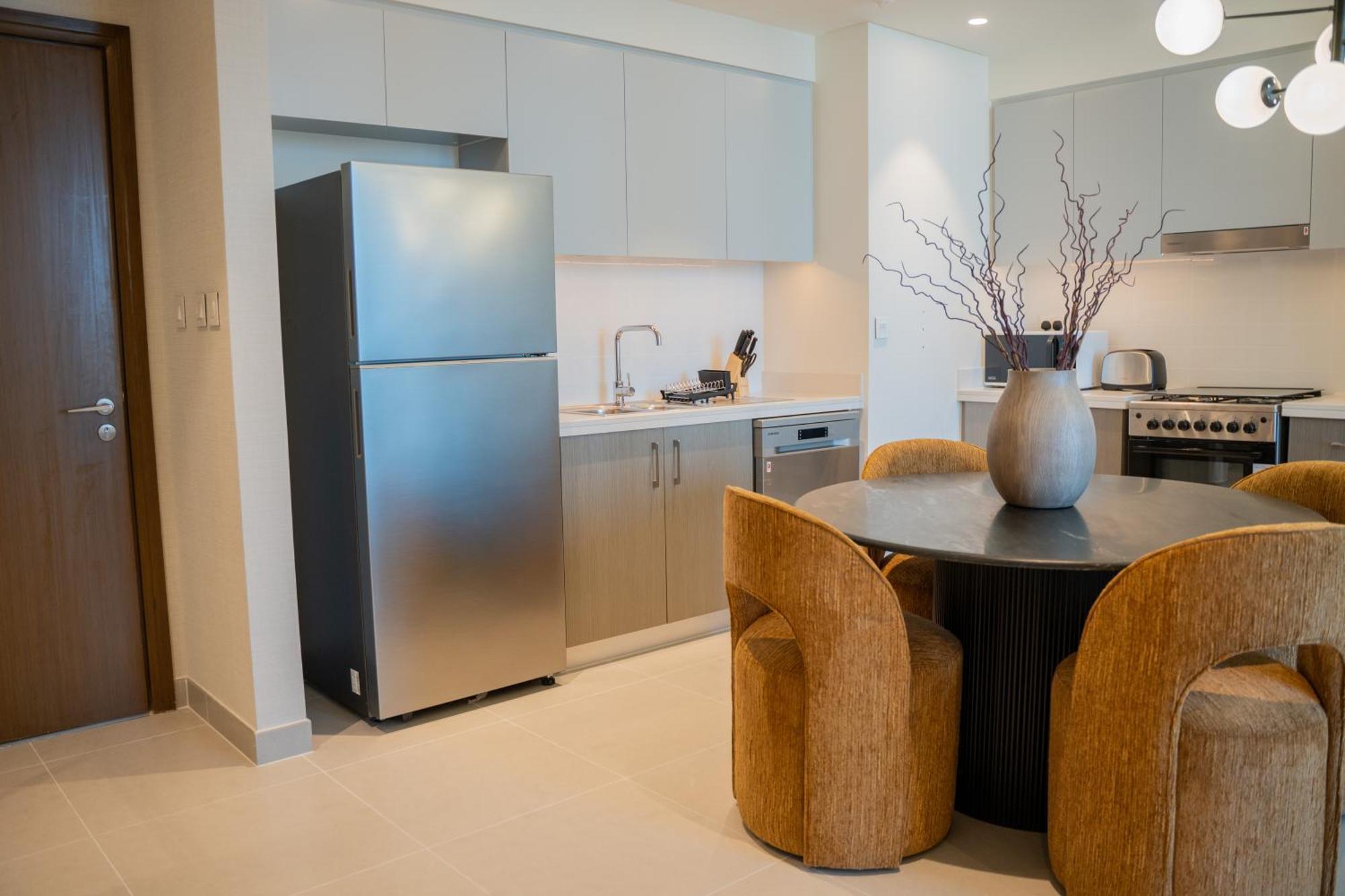 Tower 1 - Modernized Two Bedroom In Downtown Apartment *