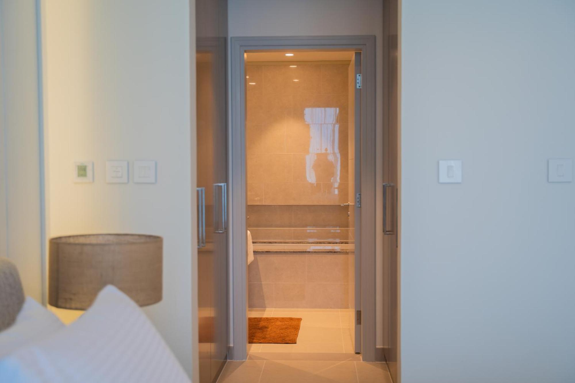 Apartment Tower 1 - Modernized Two Bedroom In Downtown *