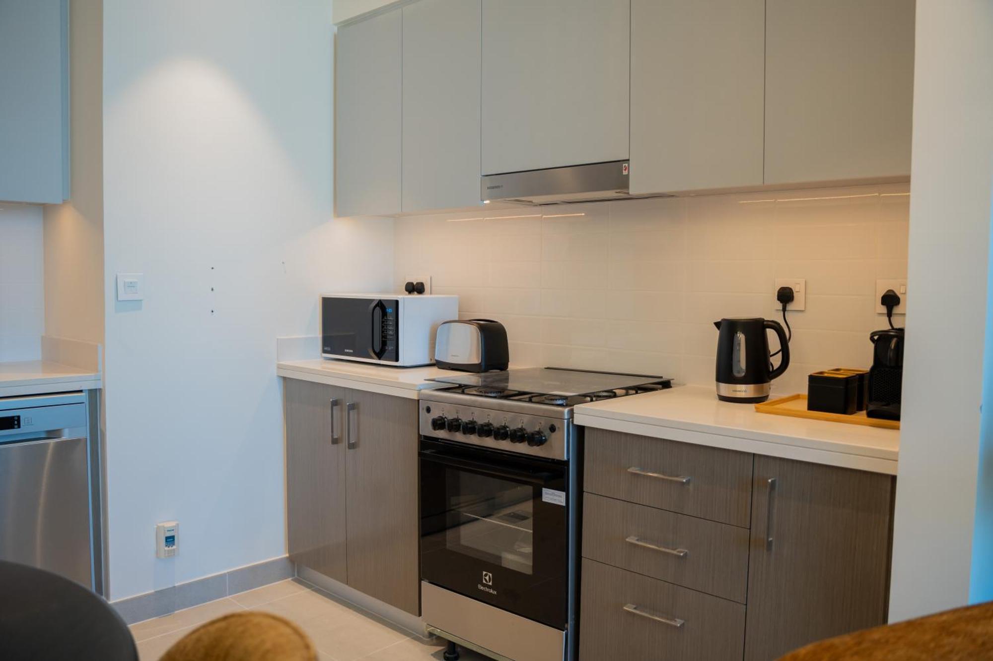 Apartment Tower 1 - Modernized Two Bedroom In Downtown Dubai
