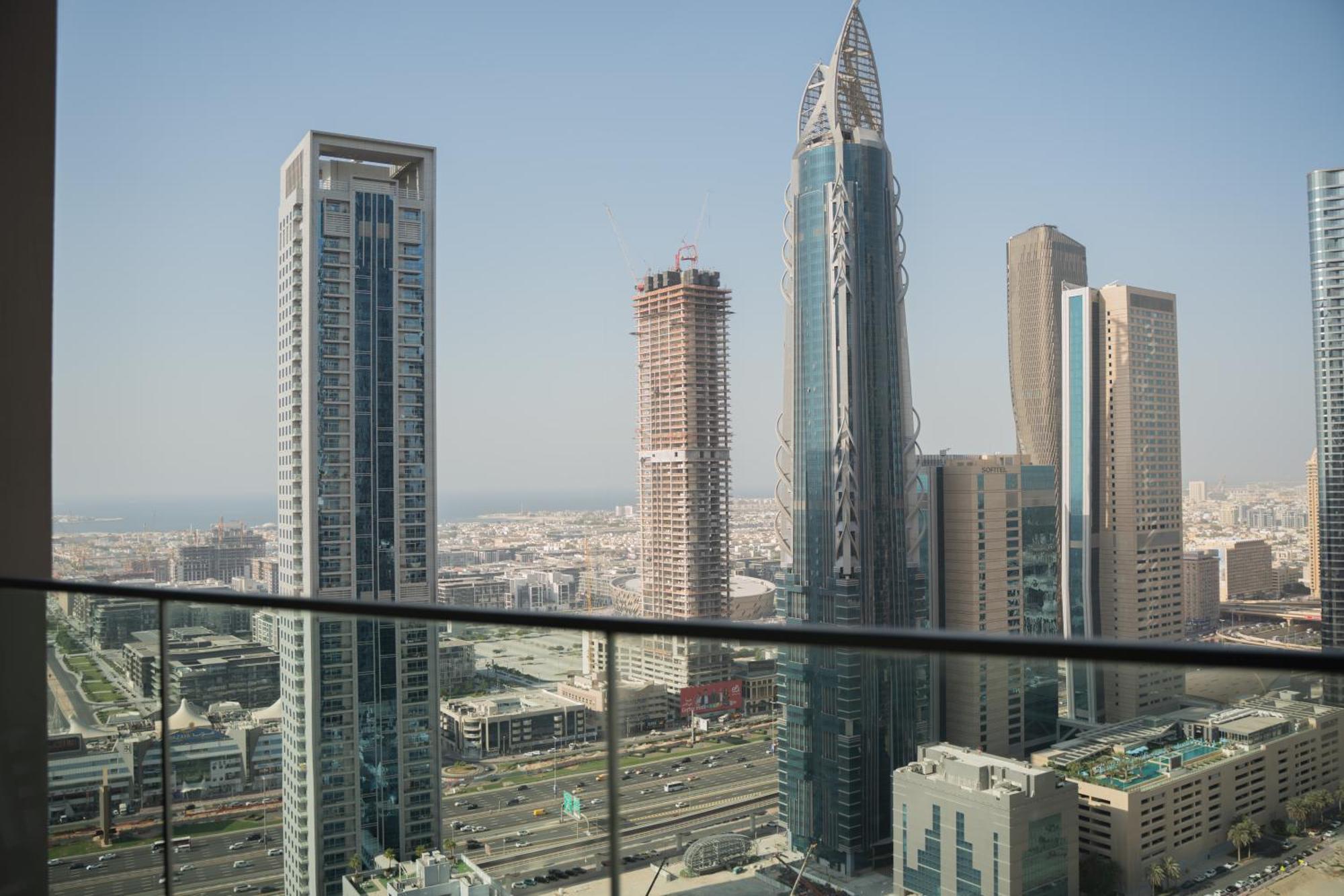 Tower 1 - Modernized Two Bedroom In Downtown Apartment *