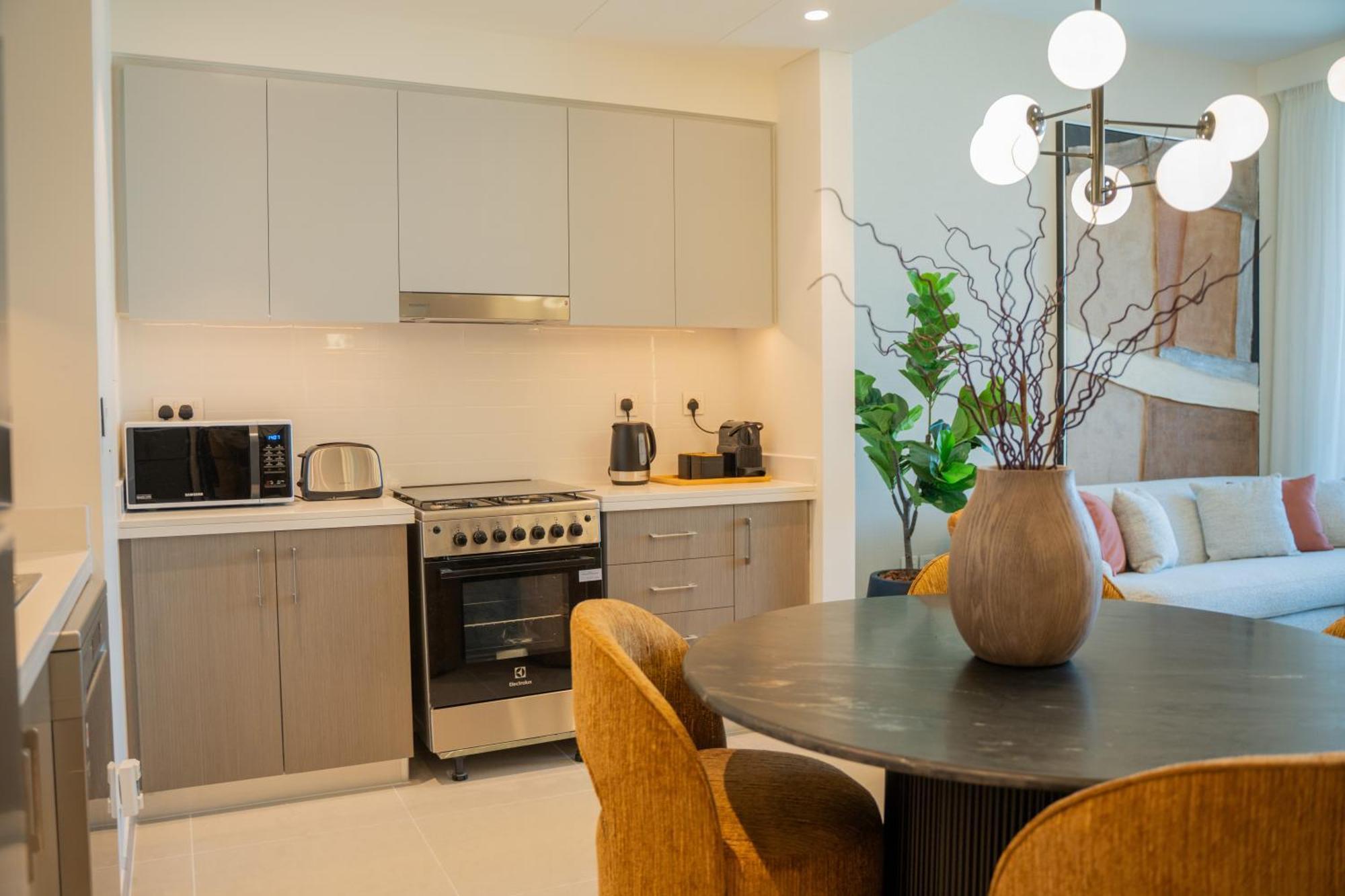 Tower 1 - Modernized Two Bedroom In Downtown *