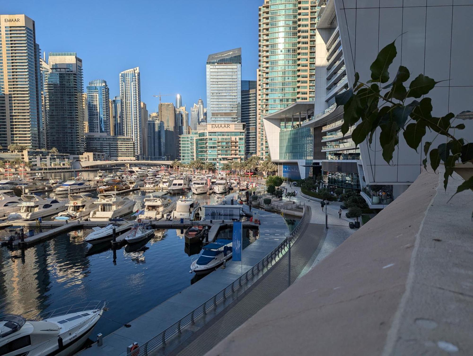 Stunning 2br With Full Marina View Apartment *