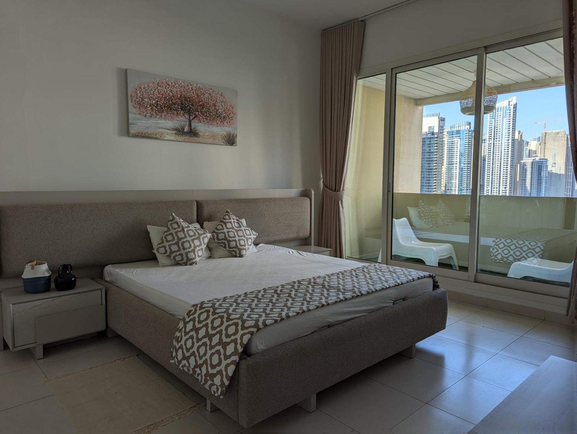 Stunning 2br With Full Marina View