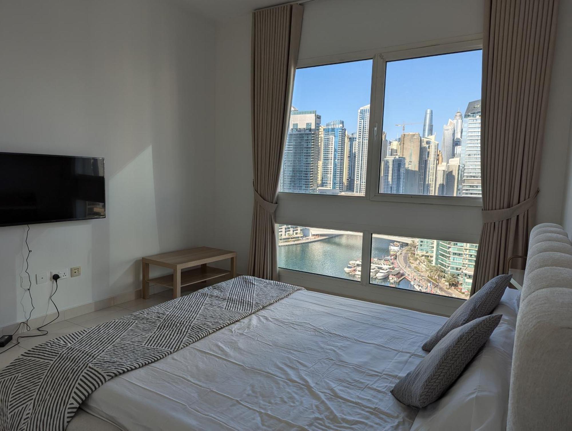 Stunning 2br With Full Marina View Apartment