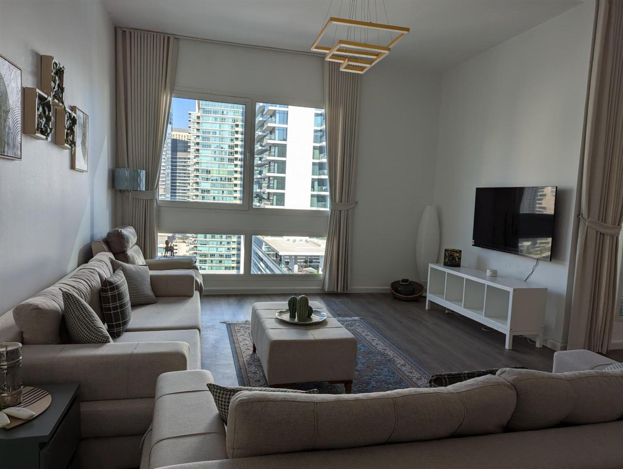Stunning 2br With Full Marina View Dubai