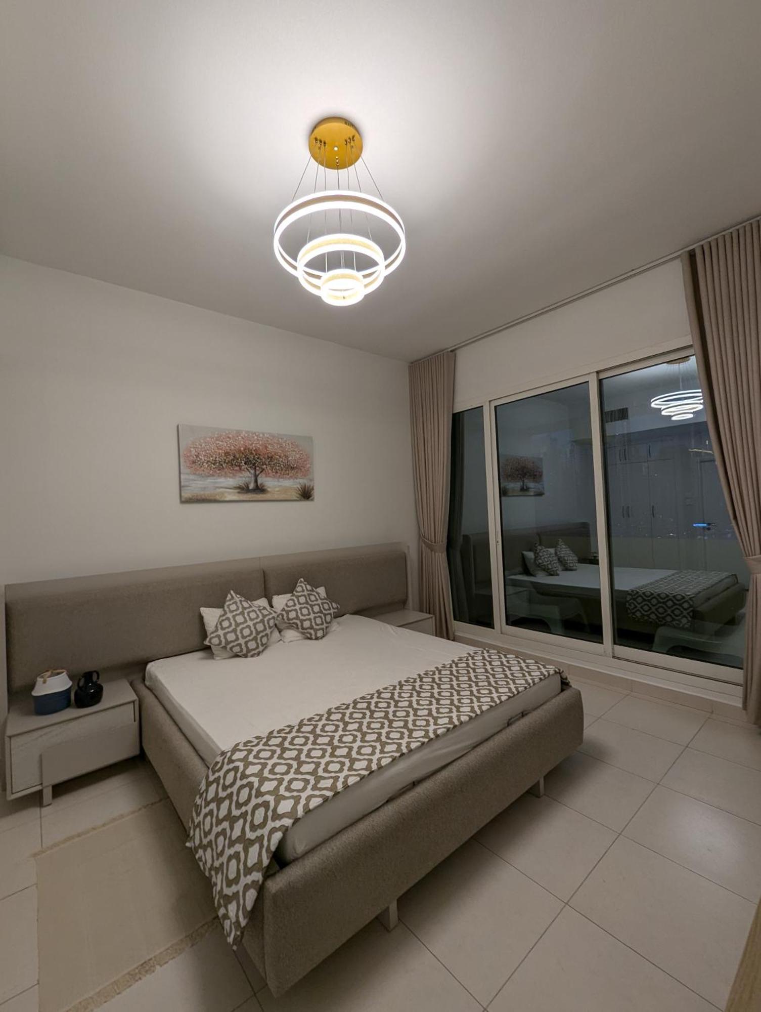 Stunning 2br With Full Marina View Apartment *