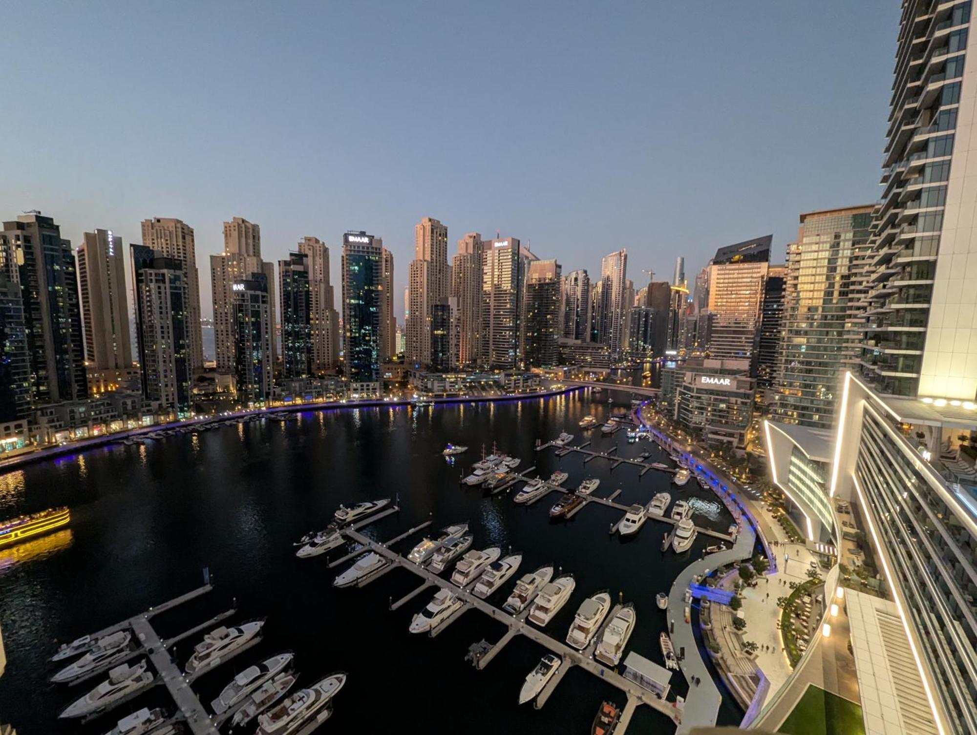 Stunning 2br With Full Marina View Apartment