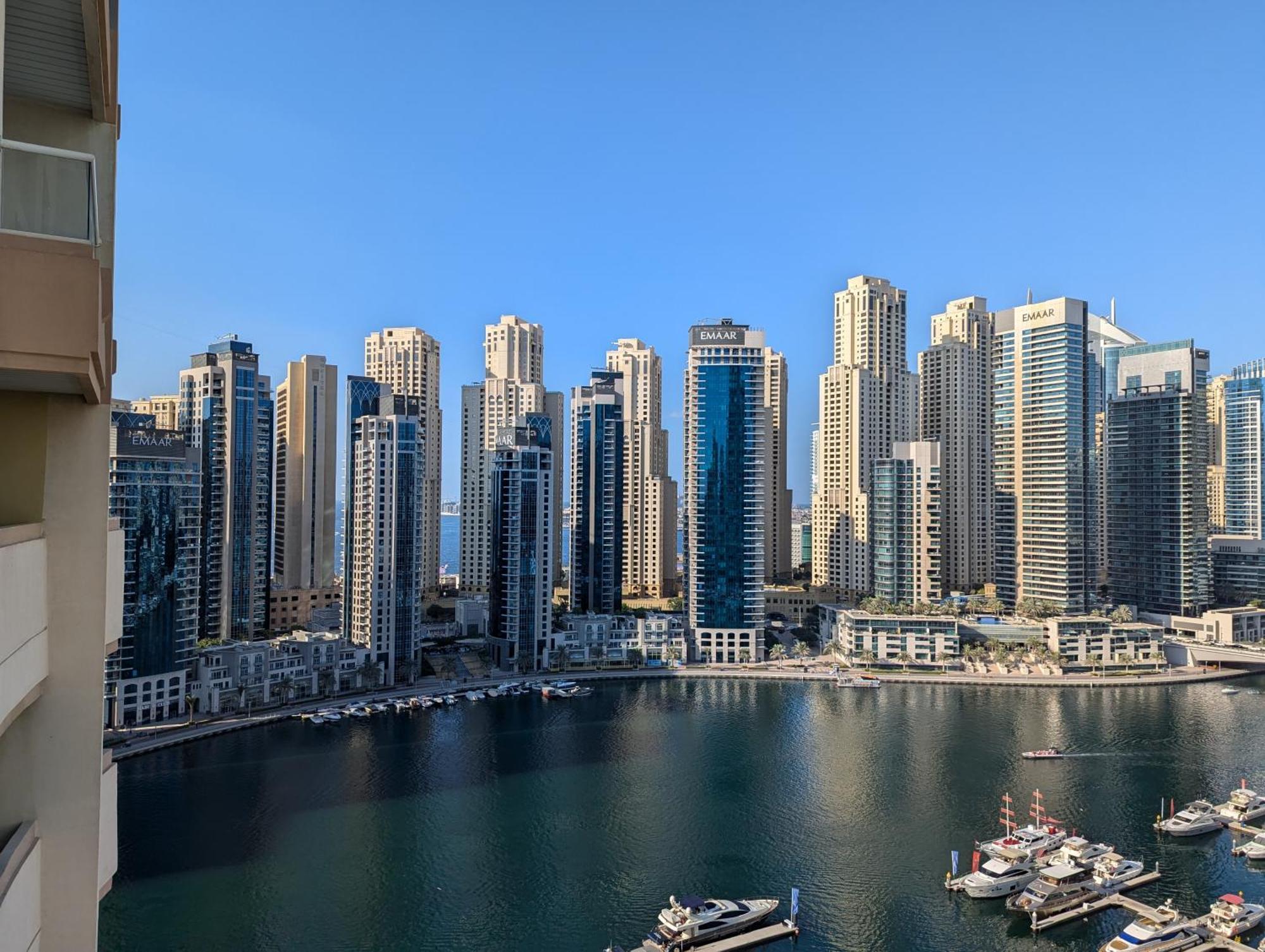 Stunning 2br With Full Marina View Apartment *