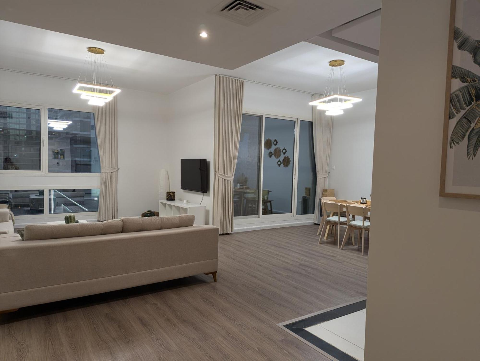 Stunning 2br With Full Marina View *