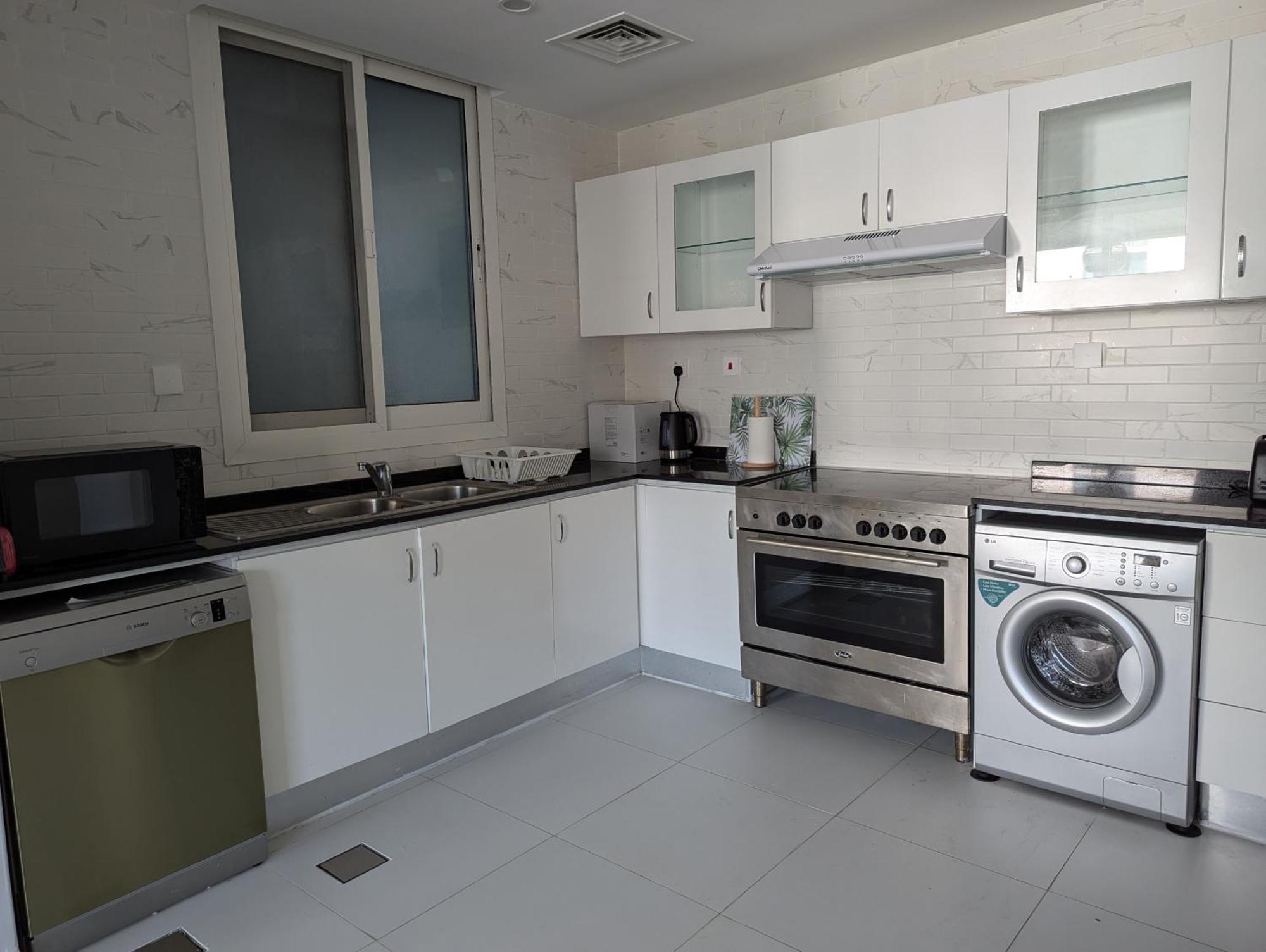 Stunning 2br With Full Marina View Dubai