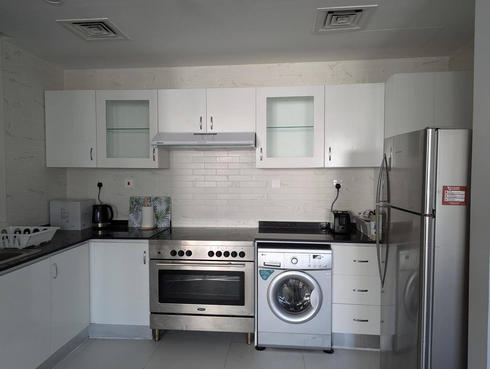 Stunning 2br With Full Marina View Dubai