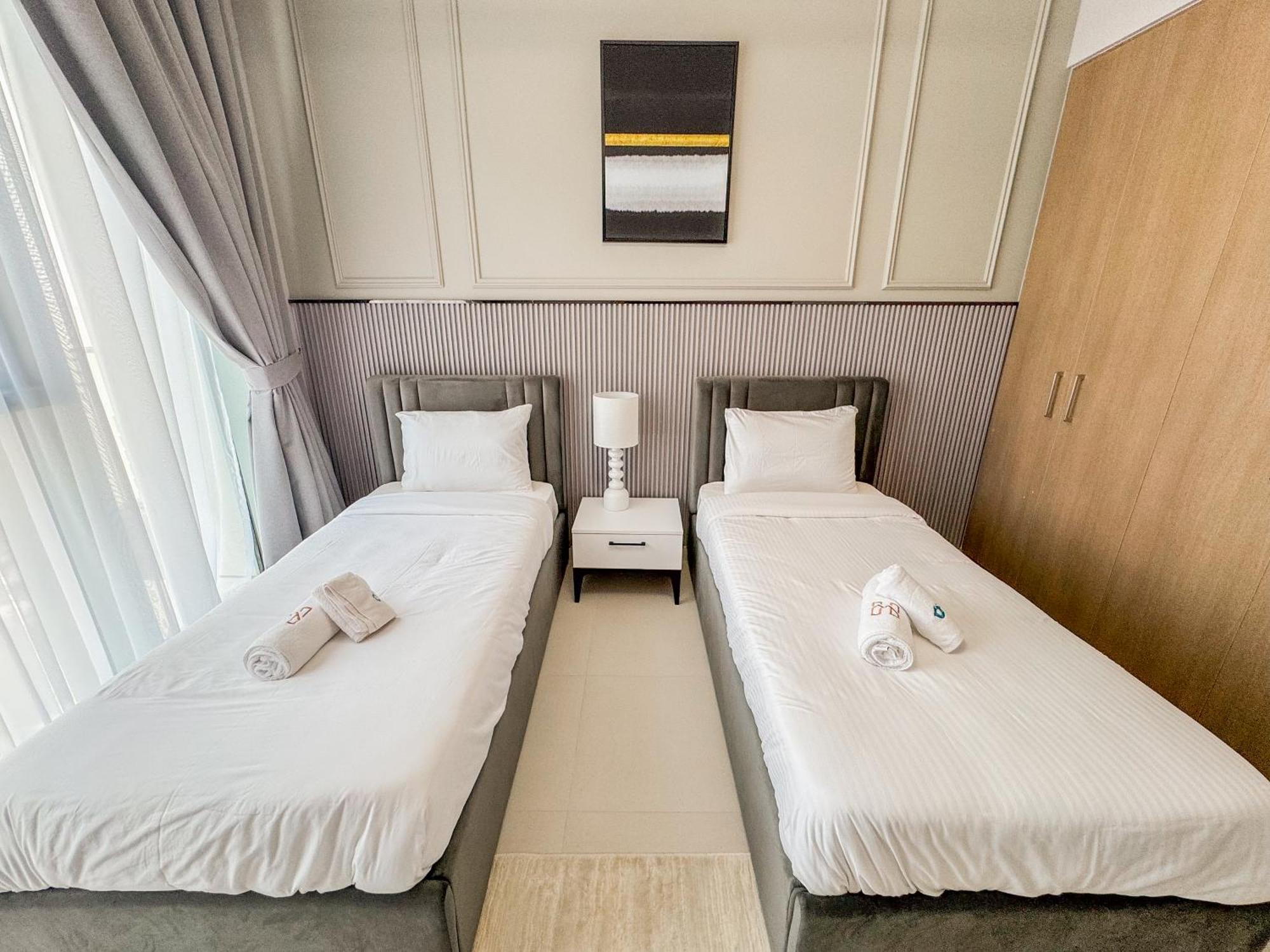 Apartment Like - 4104 Contemporary 2bhk With Amazing Views *