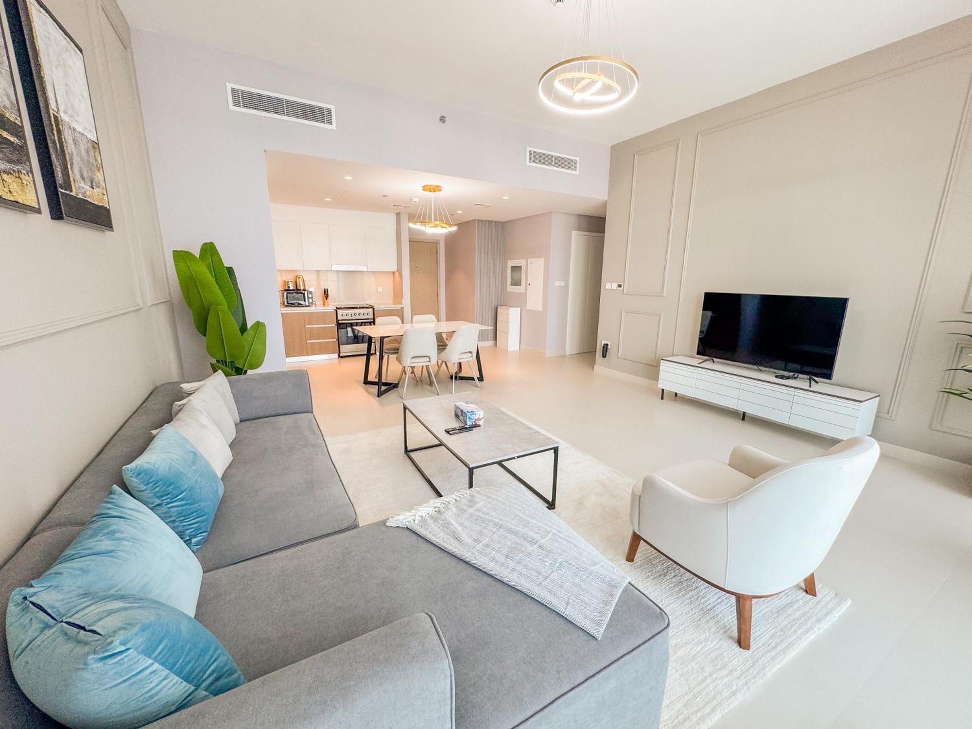 Apartment Like - 4104 Contemporary 2bhk With Amazing Views *