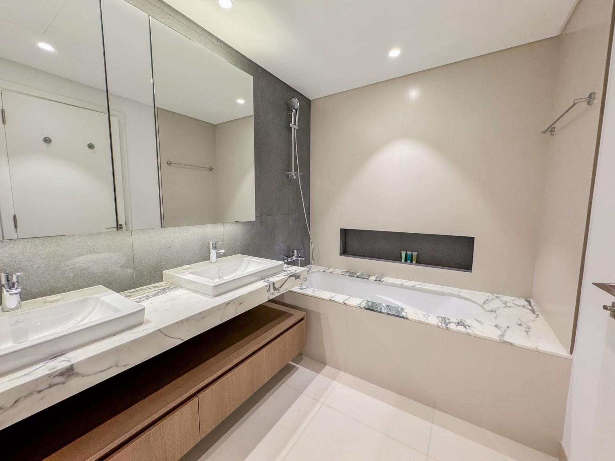 Like - 4104 Contemporary 2bhk With Amazing Views Apartment *