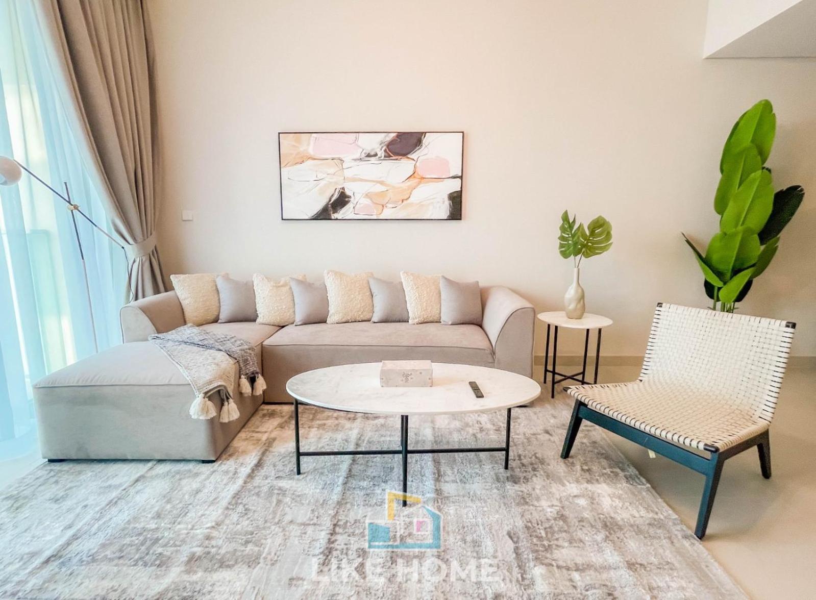Like - 4303 Elegant 1-bedroom With Creek Harbour Views Apartment *