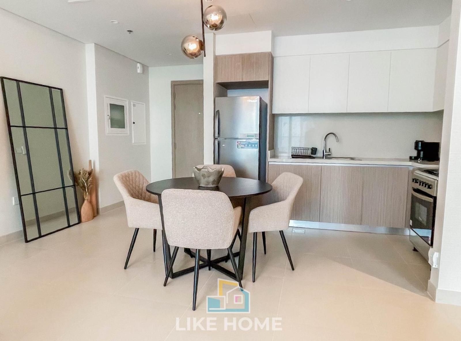 Like - 4303 Elegant 1-bedroom With Creek Harbour Views Apartment