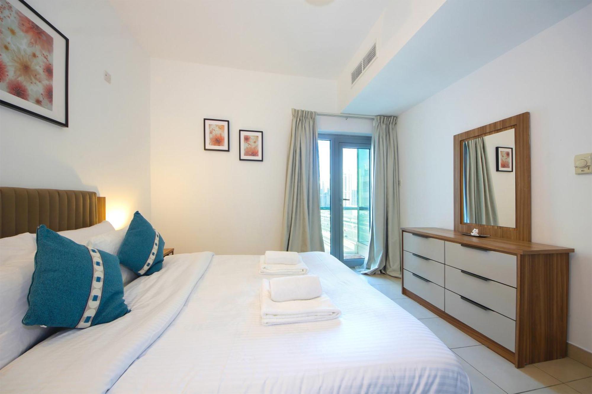 Silk Valley - Cozy 2bhk Close To Metro