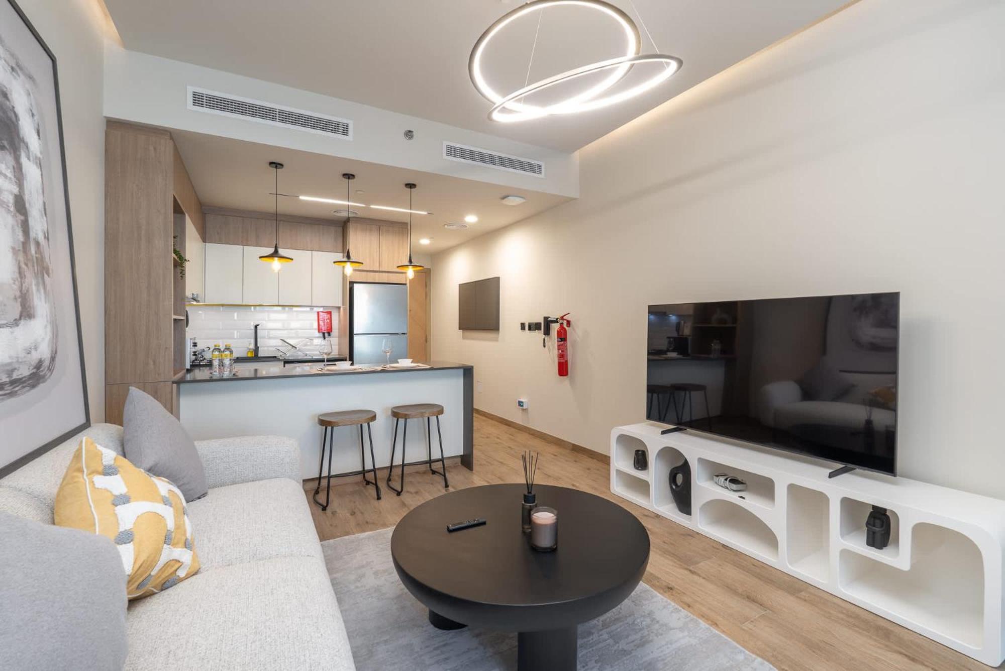 Bright & Airy Perfect For 2 In Jvc Apartment *