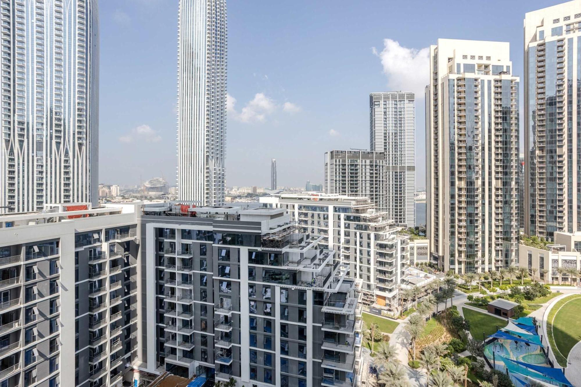 Frank Porter - Creek Horizon T2 * Dubai
