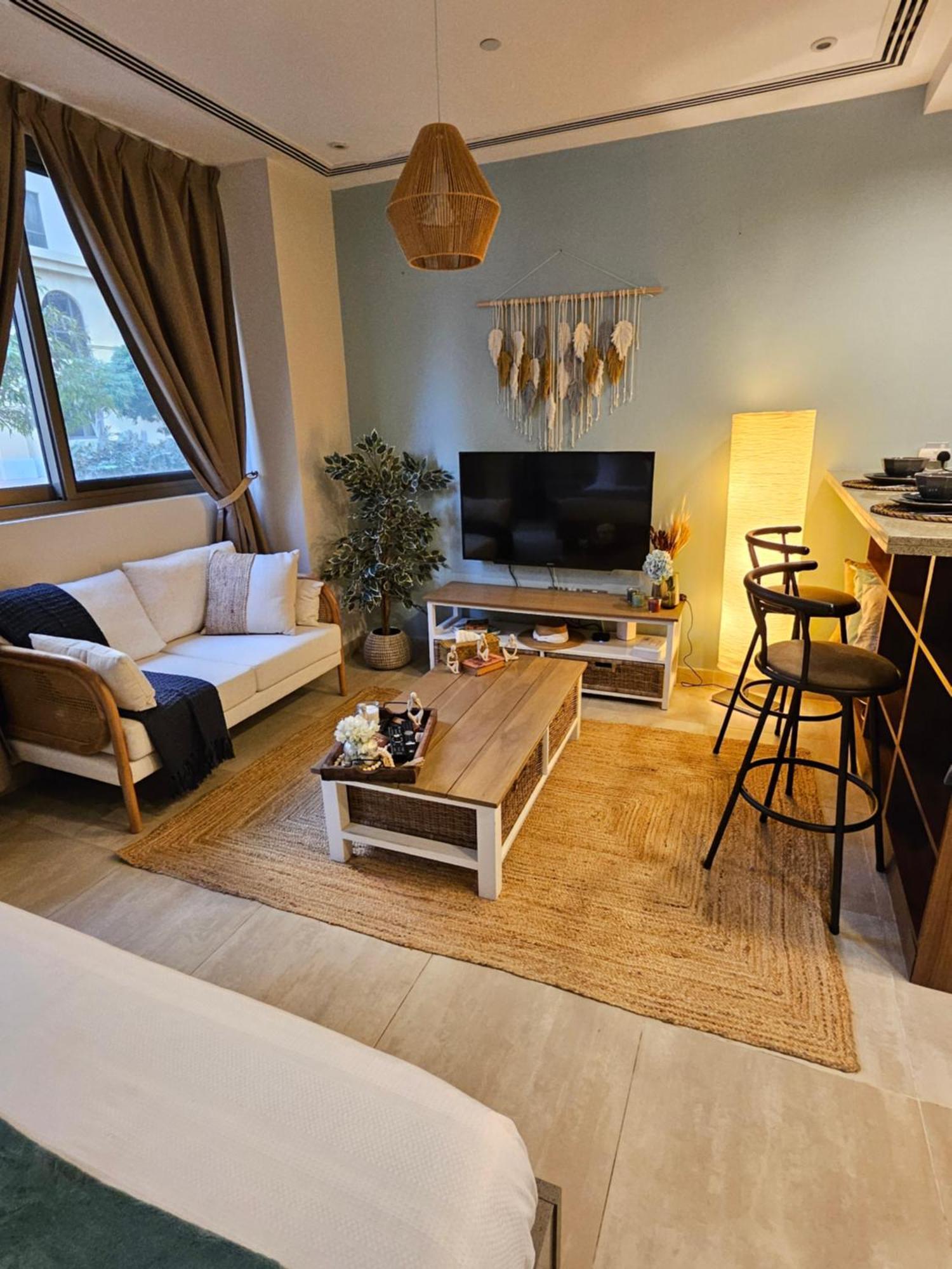 Modern Jbr With & Pool Access - Marina Apartment Dubai