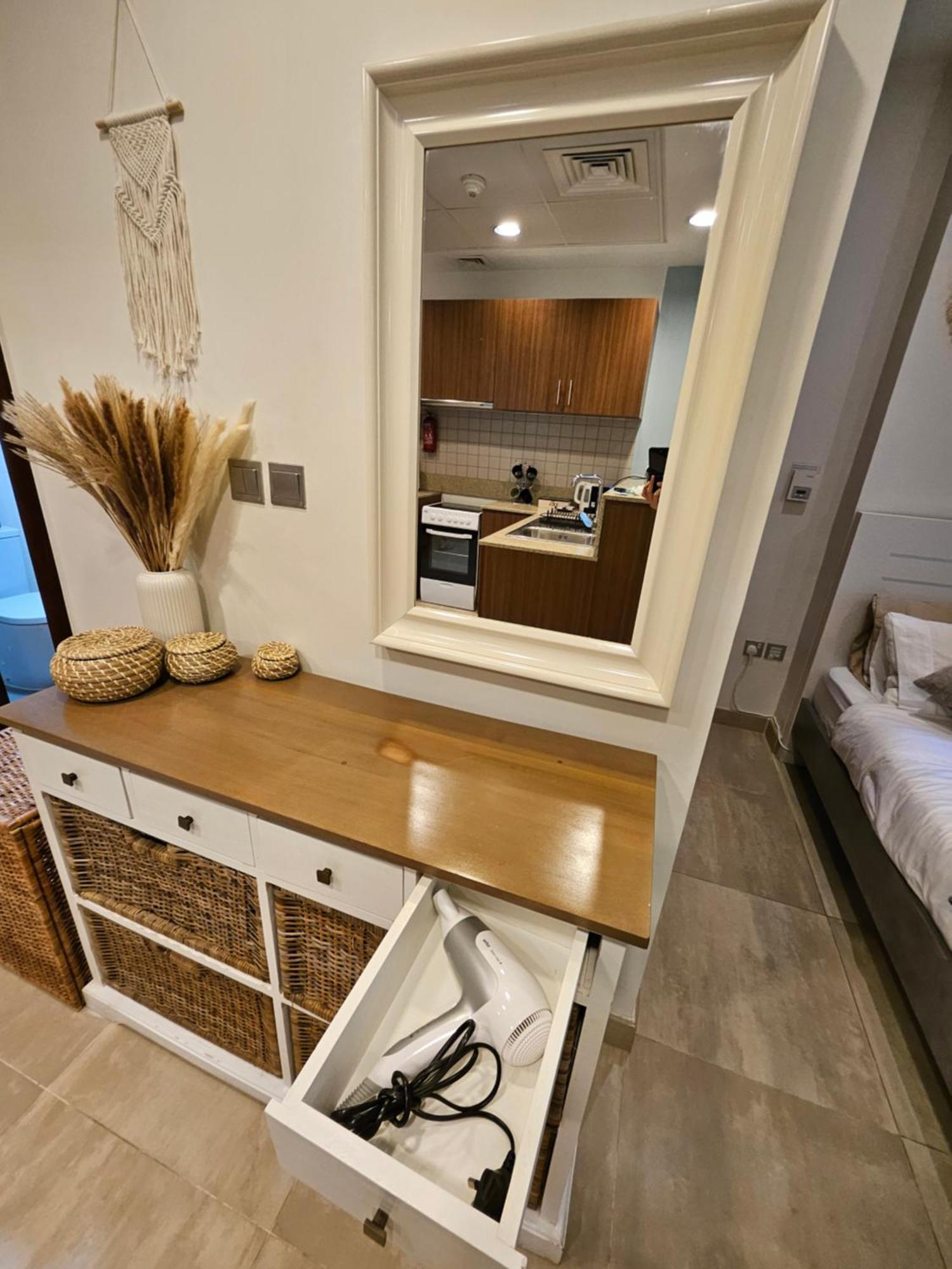 Modern Jbr With & Pool Access - Marina Apartment *