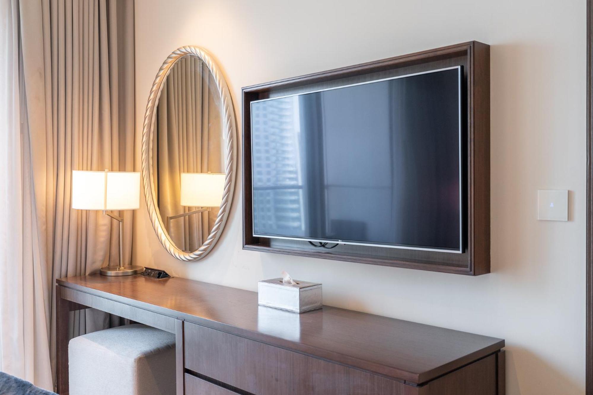 Downtown Elegance - 1br With Unmatched Burj Khalifa Views Apartment Dubai