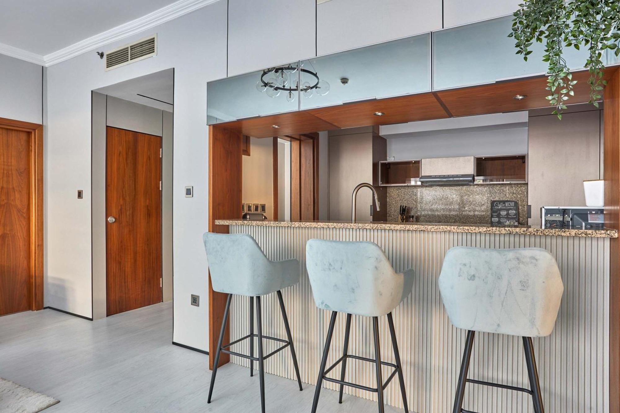 Apartment Frank Porter - Marina Quays East Tower
