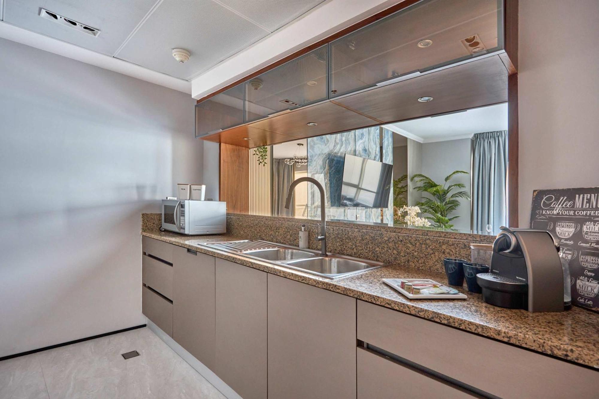 Apartment Frank Porter - Marina Quays East Tower