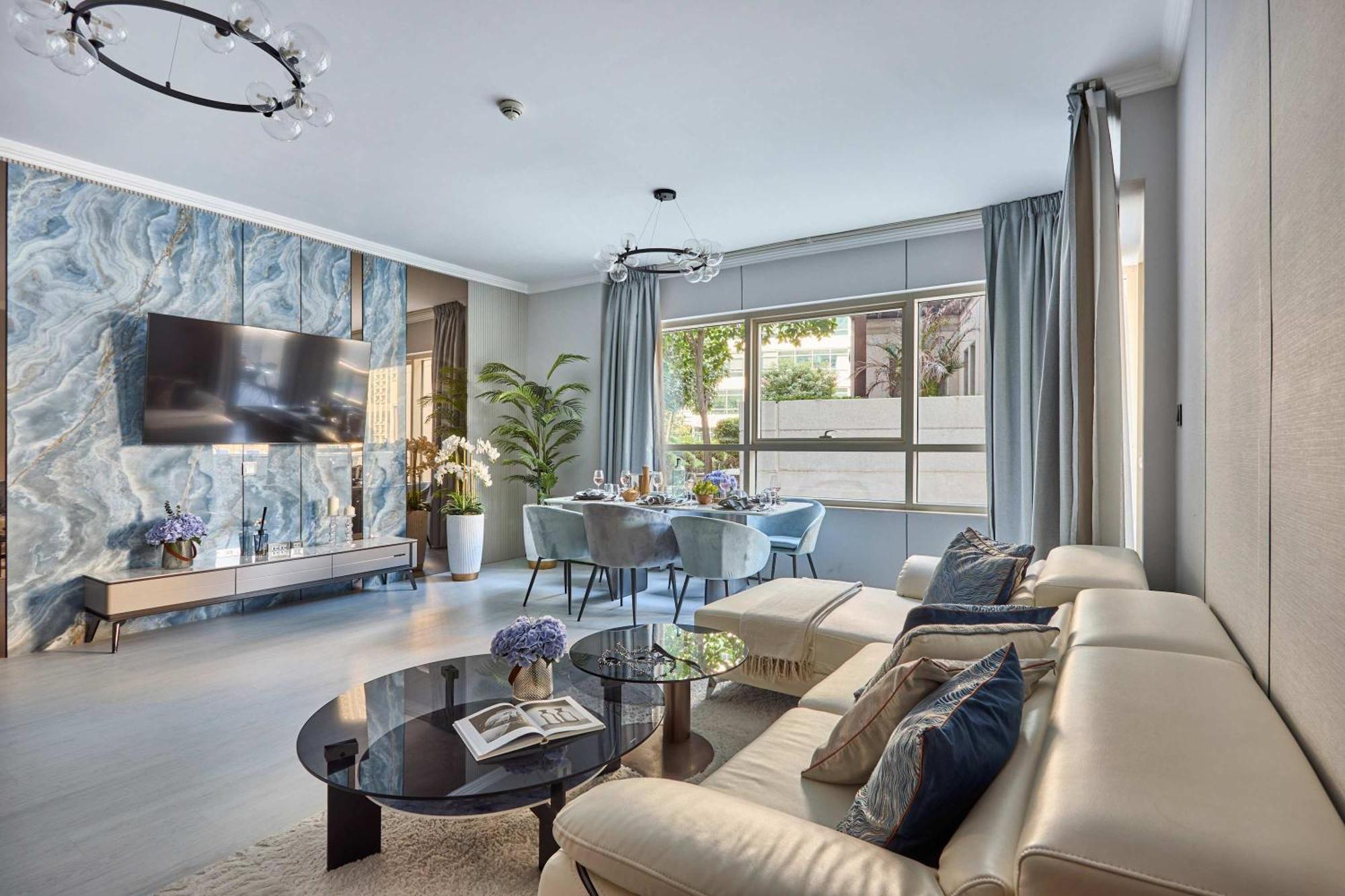 Frank Porter - Marina Quays East Tower Apartment Dubai