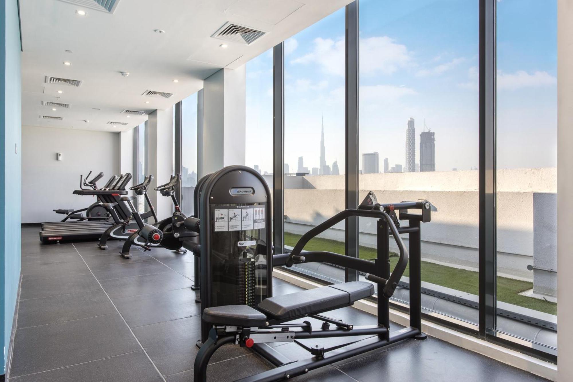Charming With Burj Khalifa View In Azizi12 * Dubai