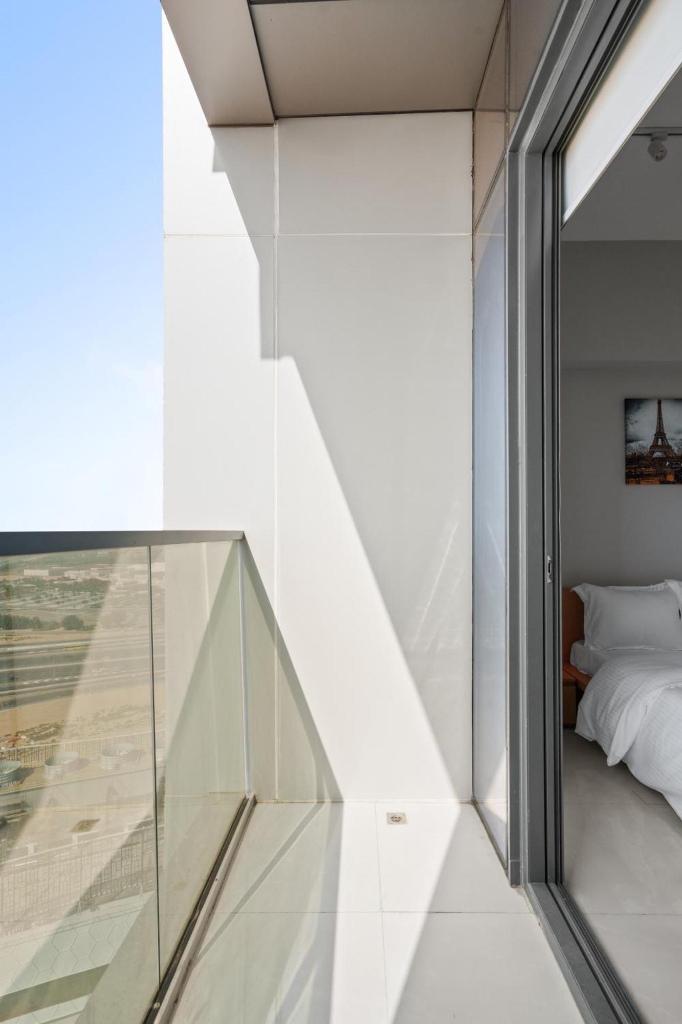 Apartment Comfy Near Silicon Oasis Dubai