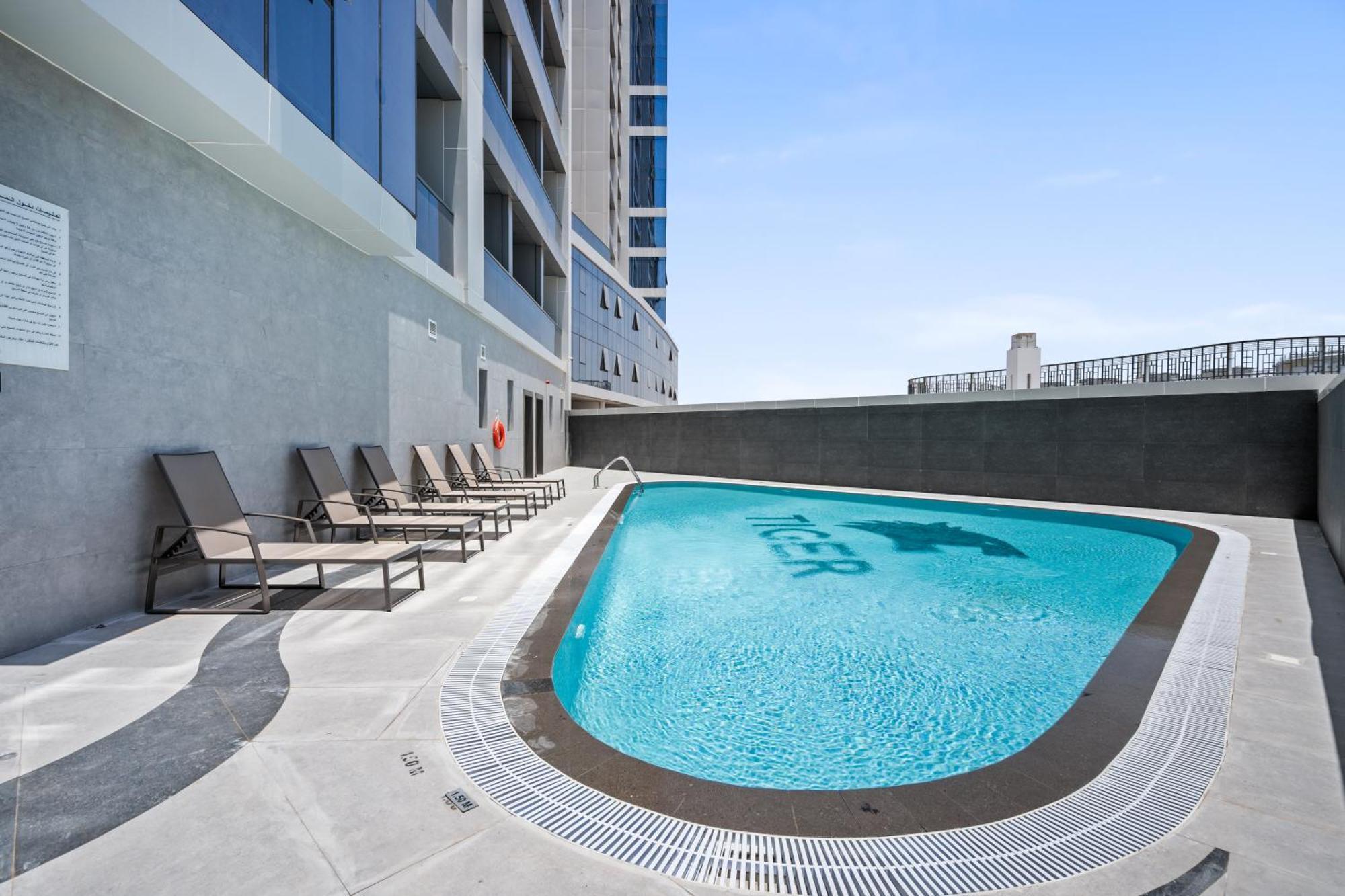 Comfy Near Silicon Oasis Apartment *