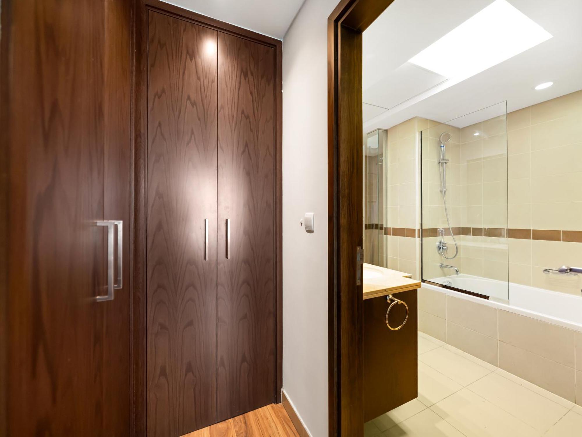 Apartment 3br With Gaming Lounge, Burj Khalifa, Fountain View Dubai