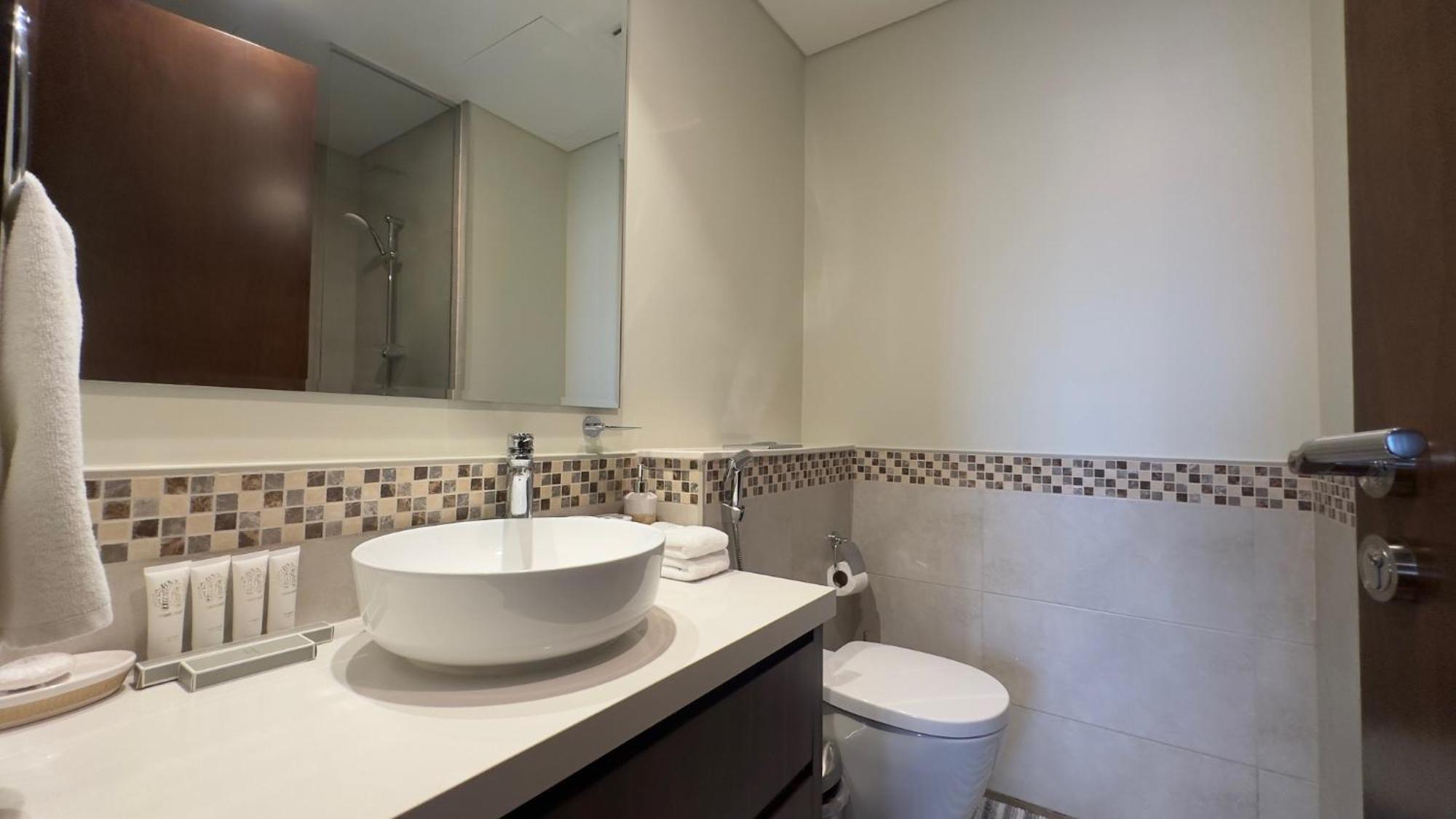 Sleek & Spacious 2br In Damac Vera, Business Bay By Bhavan * Dubai