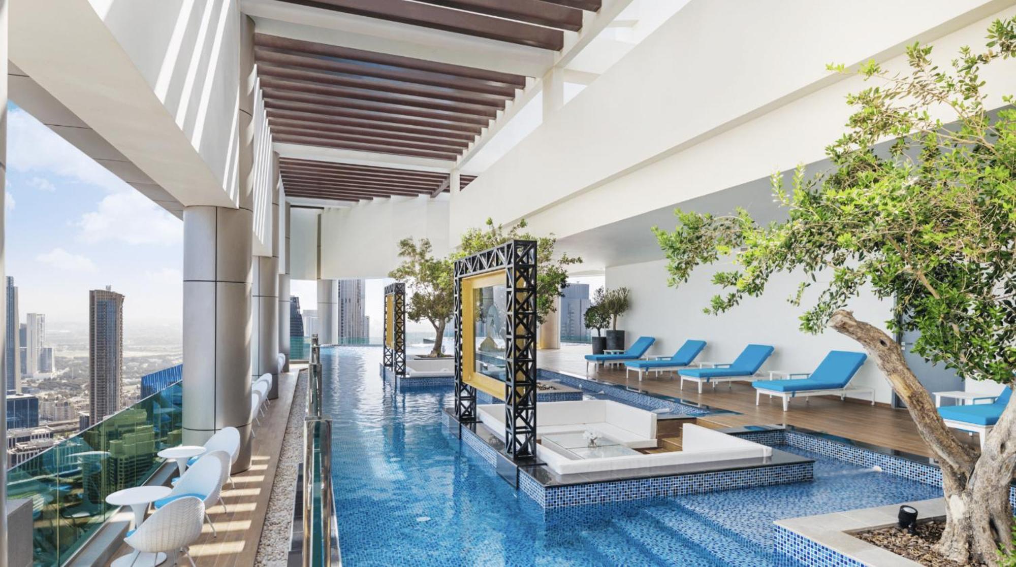Luxury High Rise, Skyline Views Apartment *