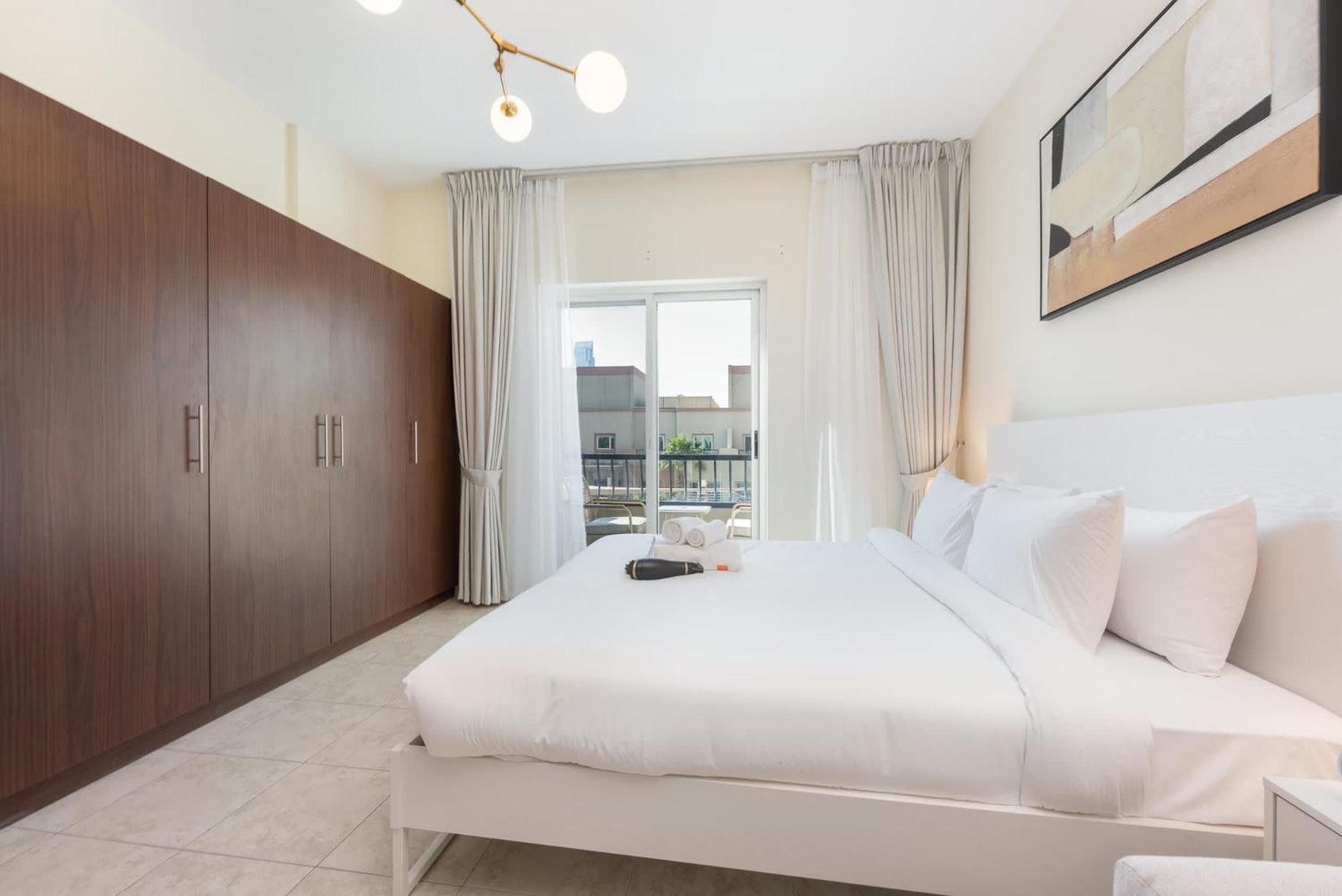 Apartment Spacious At Imperial In Jvt That Sleeps 4 *