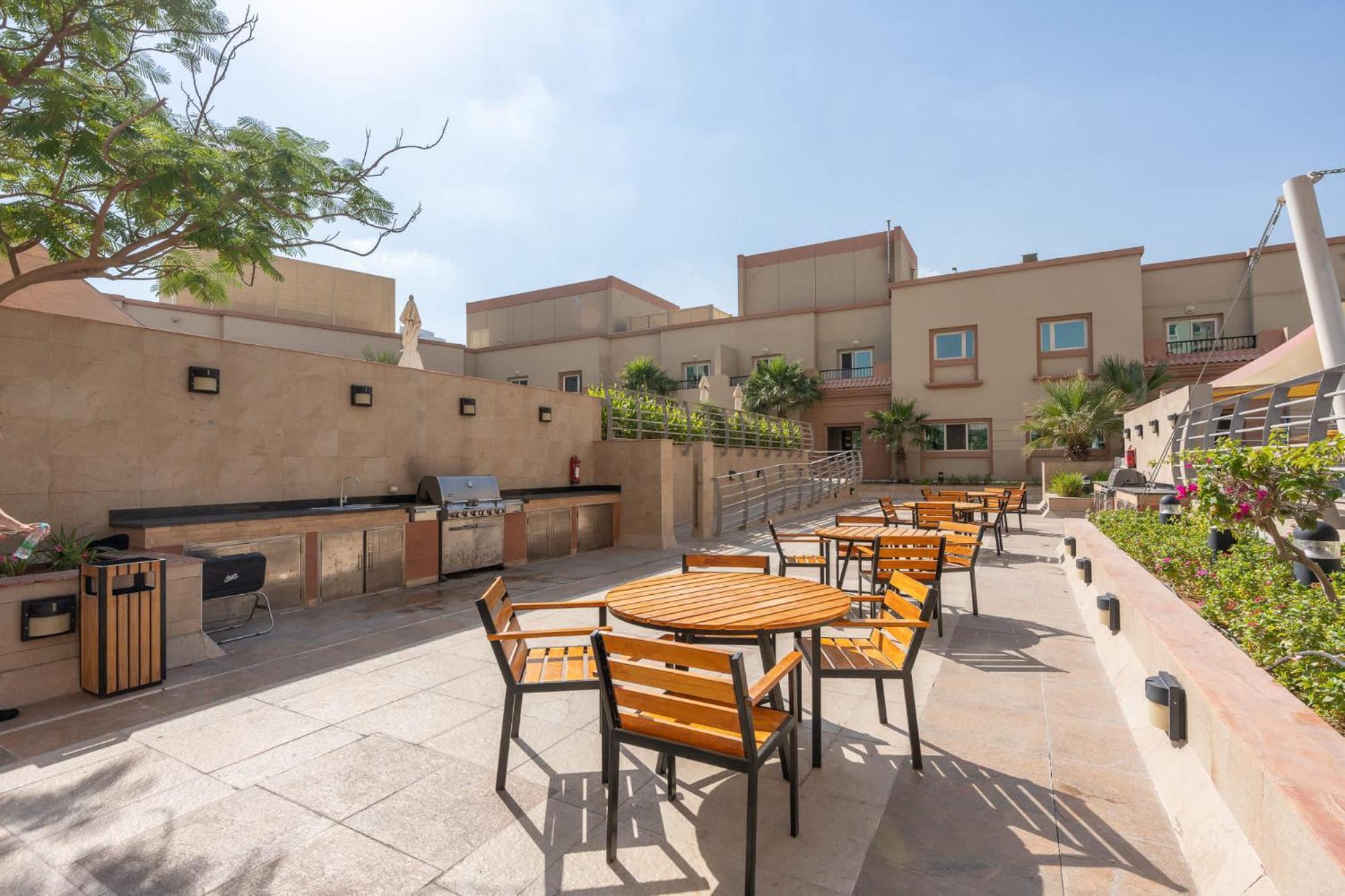 Spacious At Imperial In Jvt That Sleeps 4 * Dubai