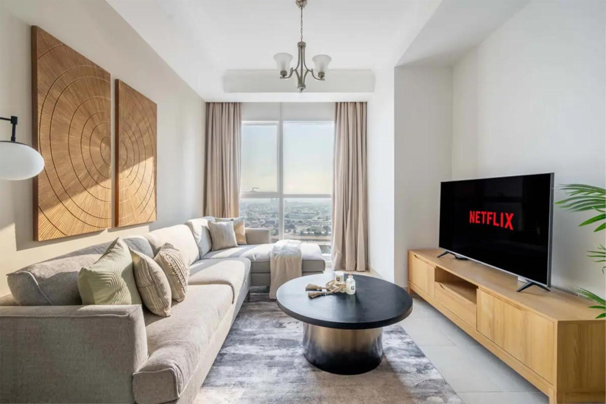 Magnificiant 1br In Court Tower With Canal View