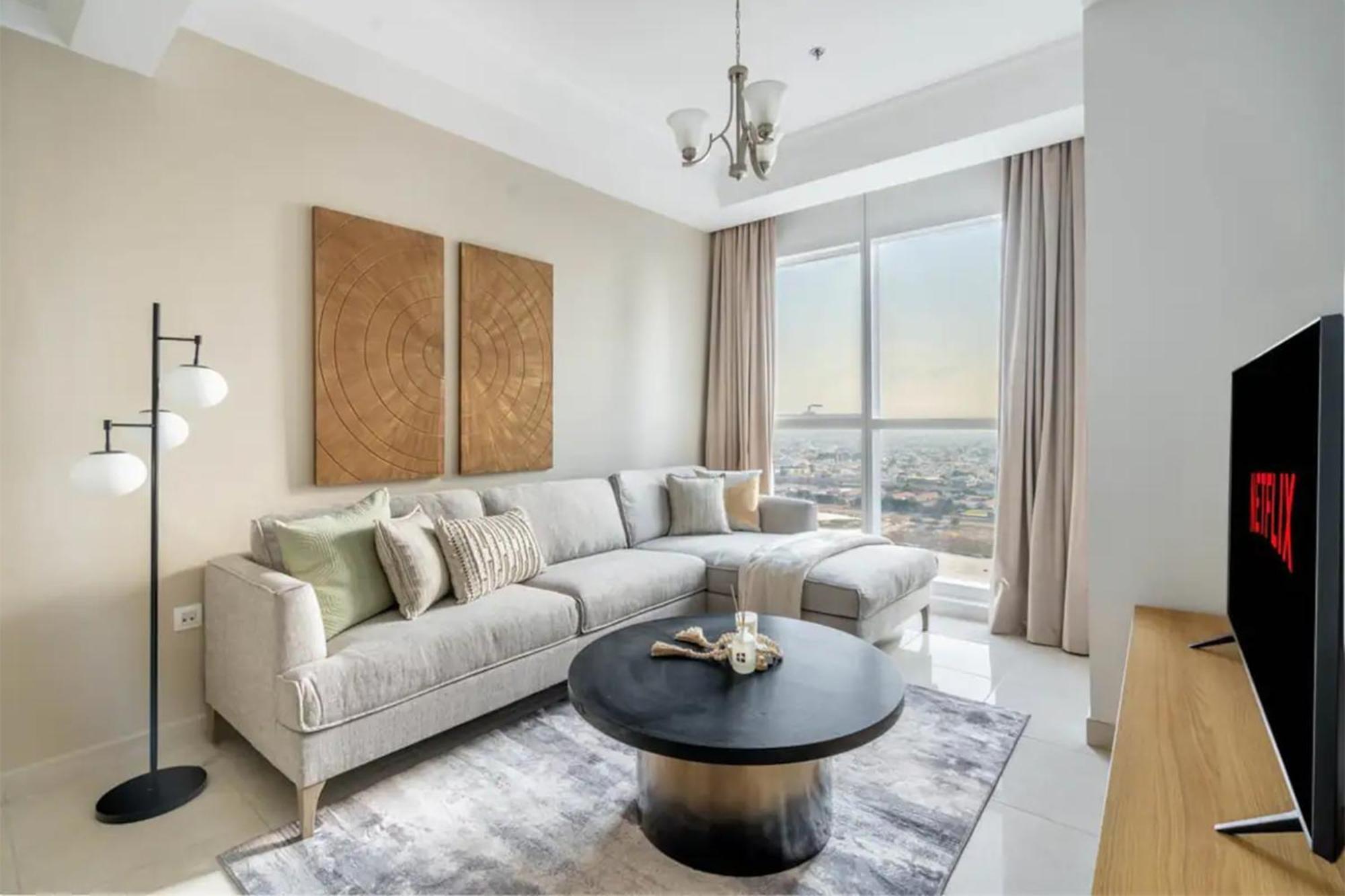 Magnificiant 1br In Court Tower With Canal View Apartment