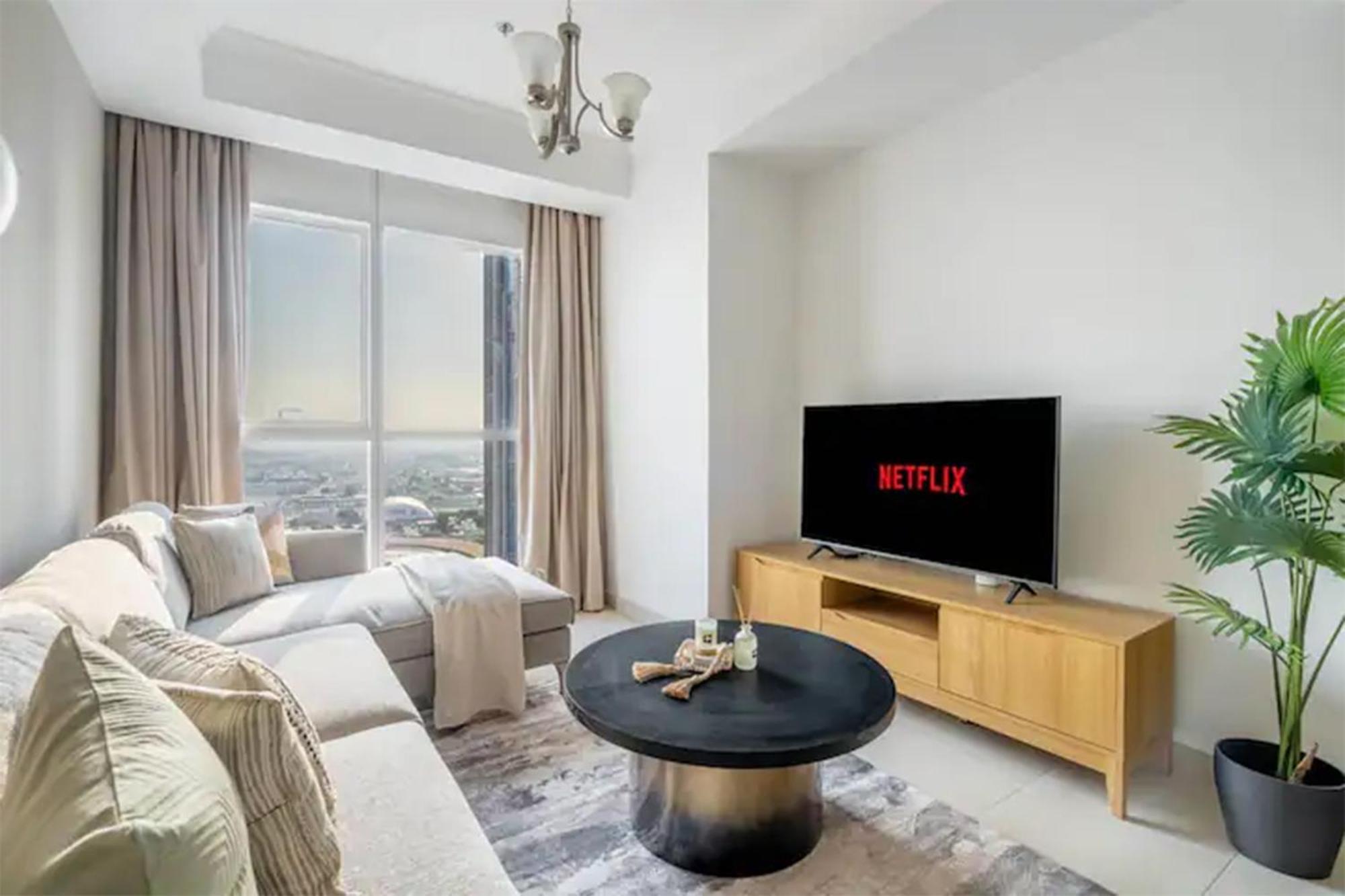 Magnificiant 1br In Court Tower With Canal View Apartment *