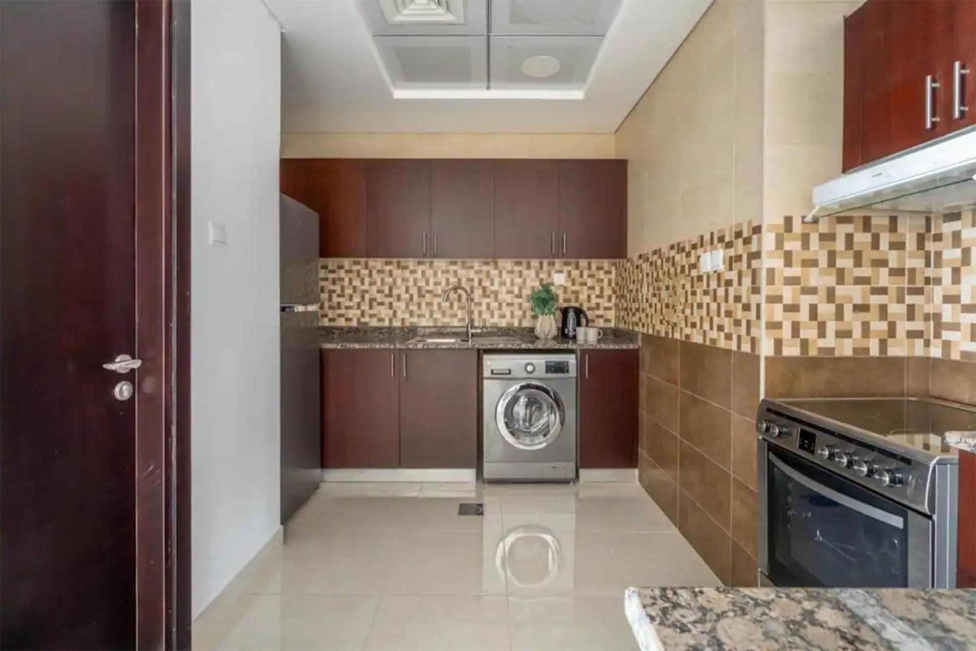Apartment Magnificiant 1br In Court Tower With Canal View Dubai