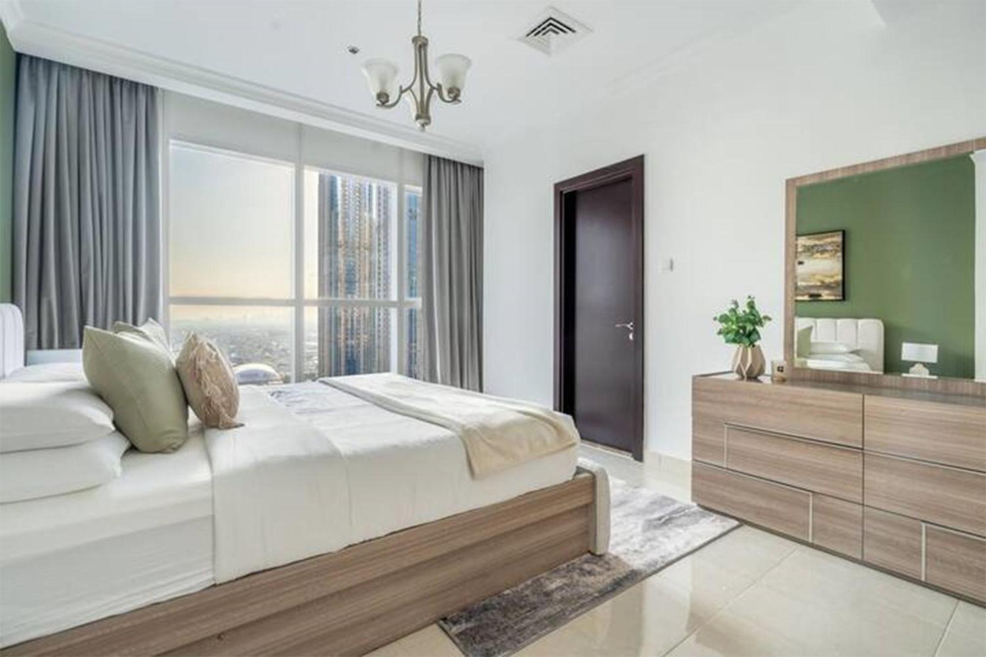 Magnificiant 1br In Court Tower With Canal View * Dubai