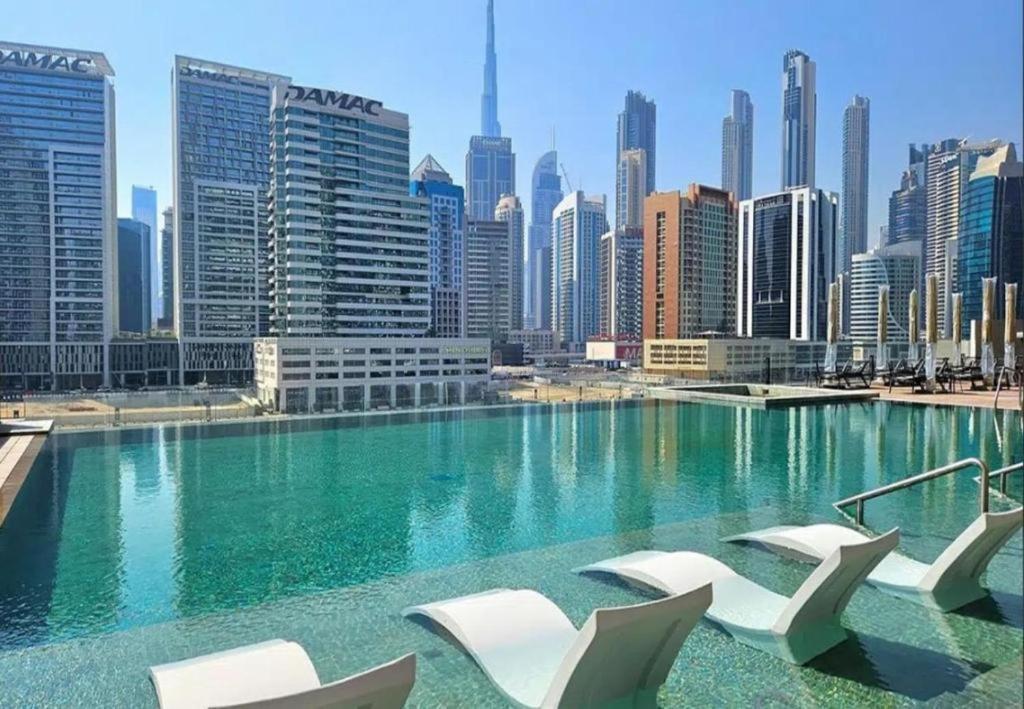 Cozy 1br In Business Bay With Canal Views Apartment *