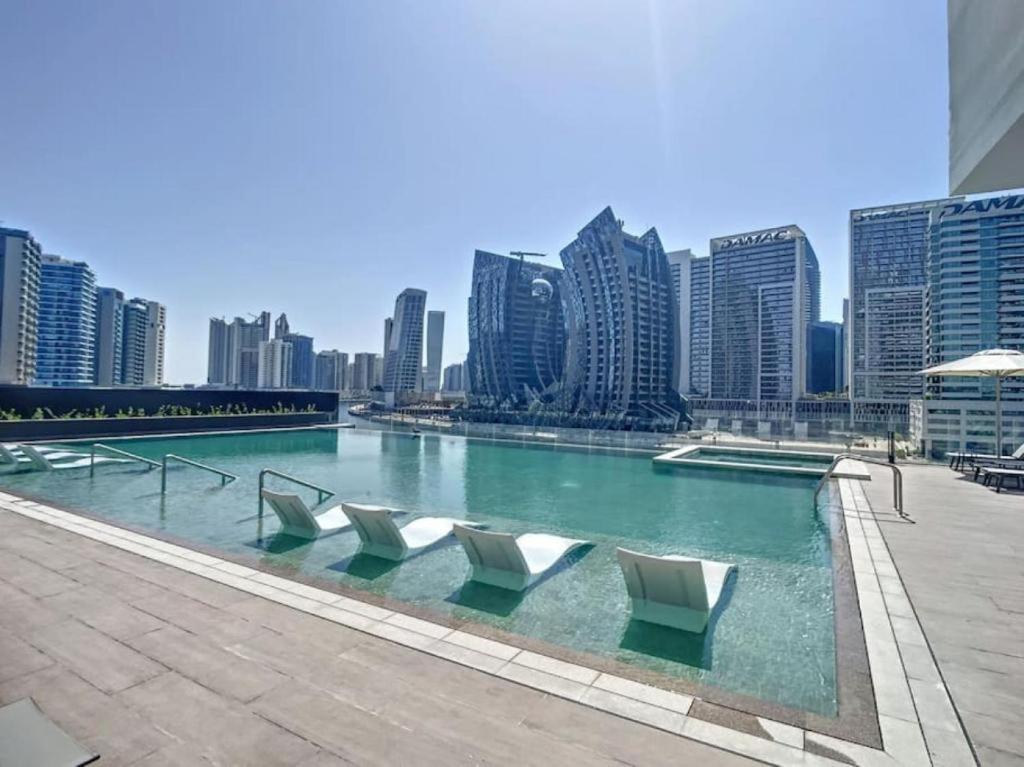 Cozy 1br In Business Bay With Canal Views