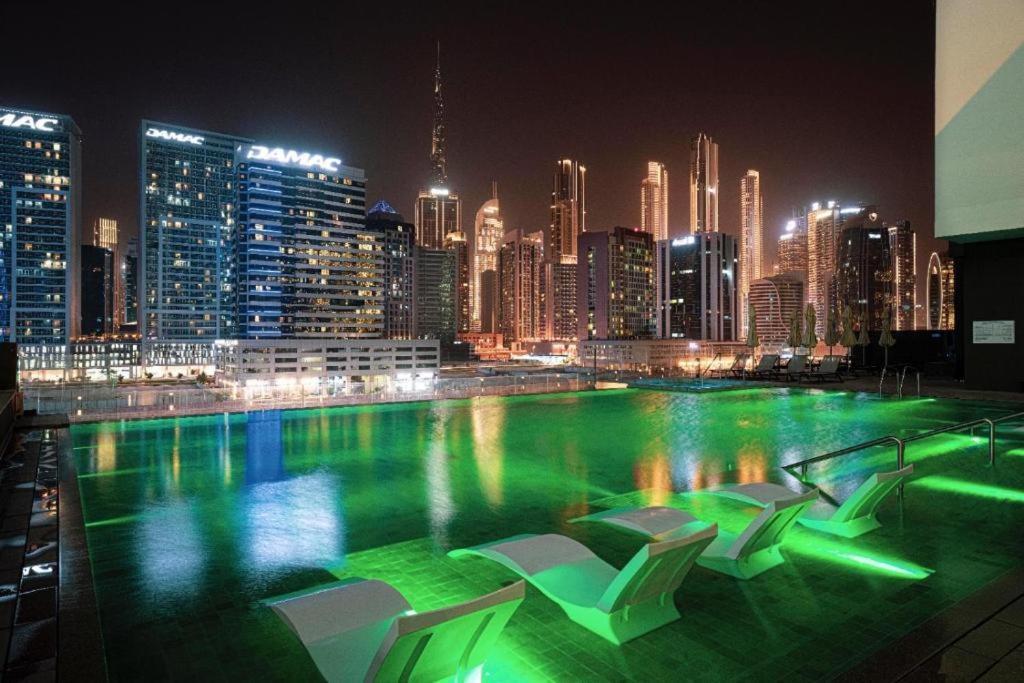 Cozy 1br In Business Bay With Canal Views * Dubai