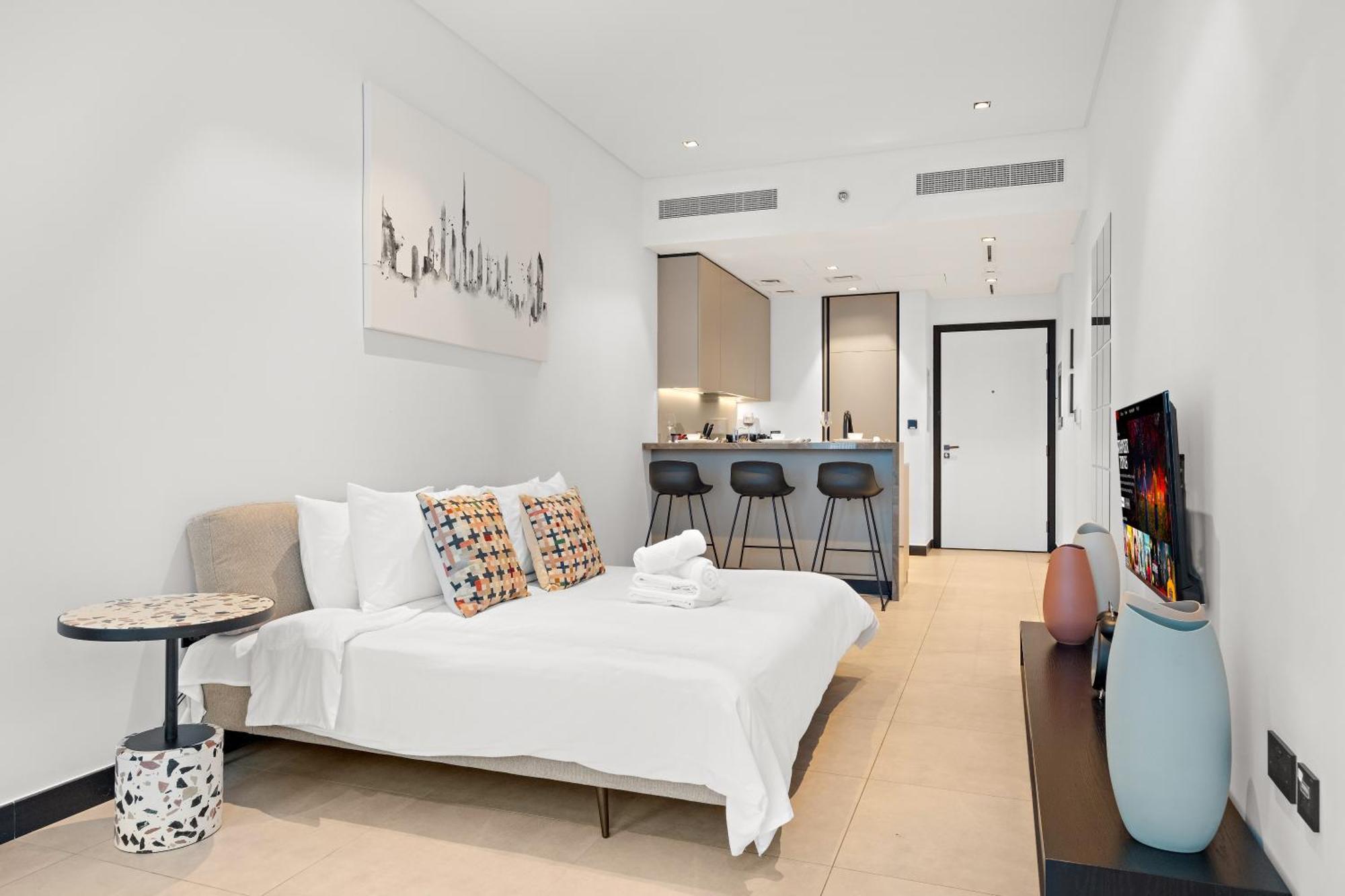 Cozy 1br In Business Bay With Canal Views Dubai