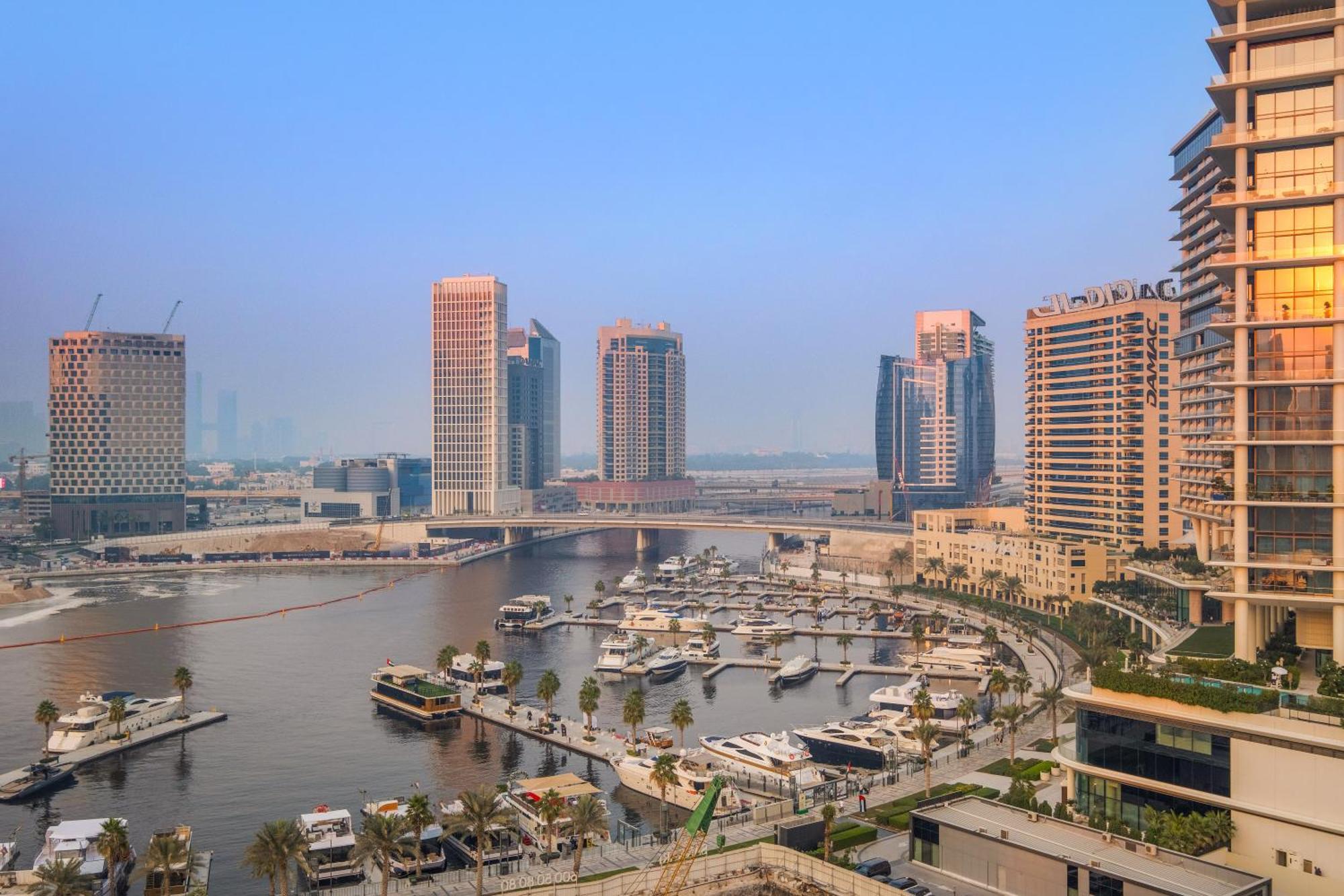 Cozy 1br In Business Bay With Canal Views * Dubai
