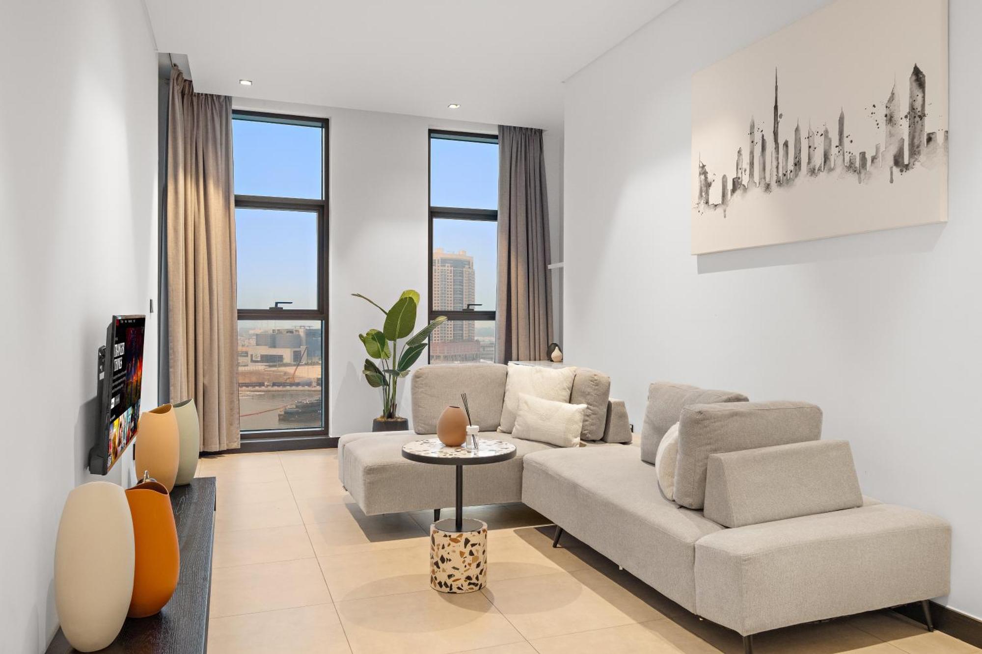 Apartment Cozy 1br In Business Bay With Canal Views *
