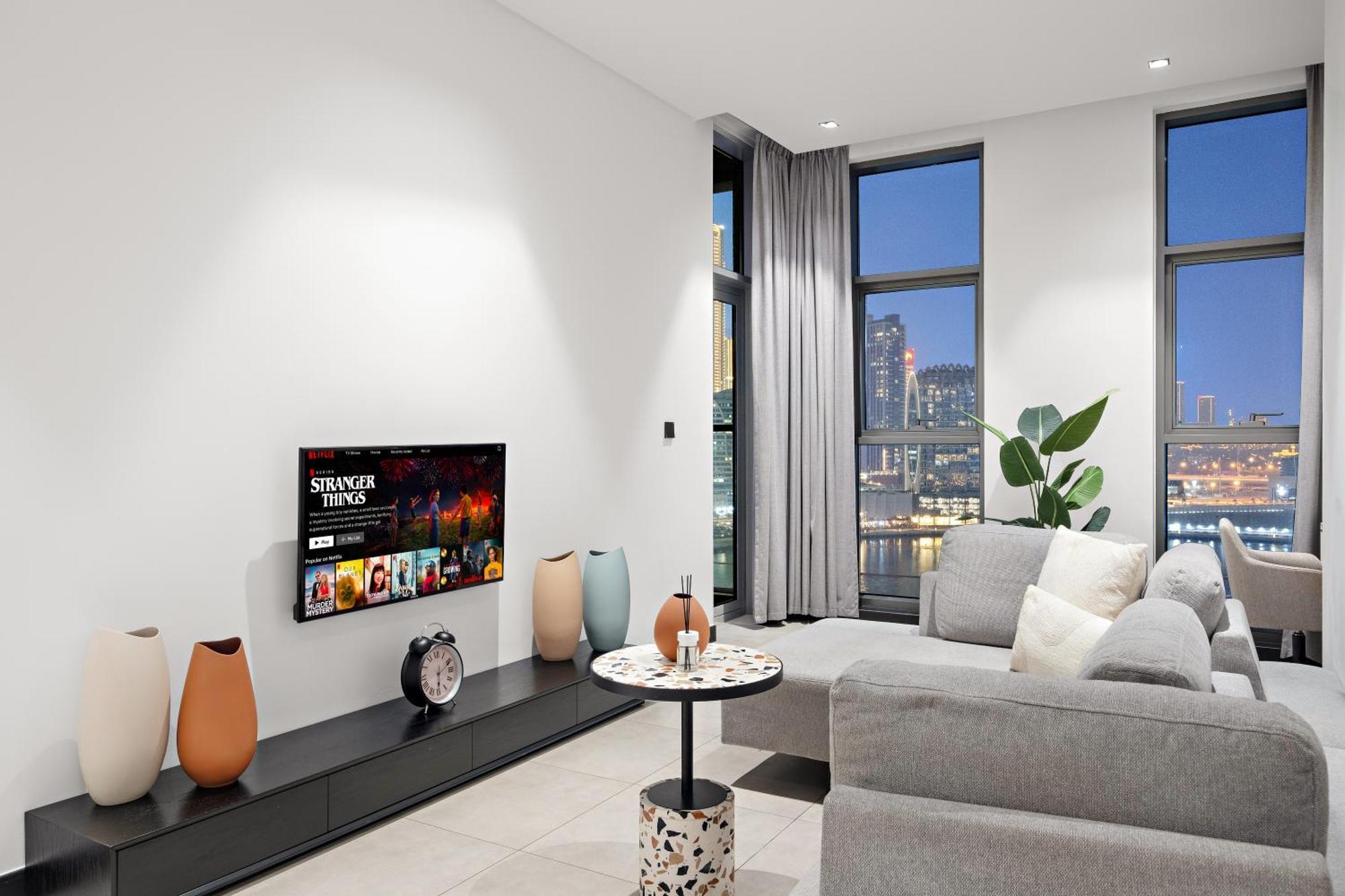 Cozy 1br In Business Bay With Canal Views *