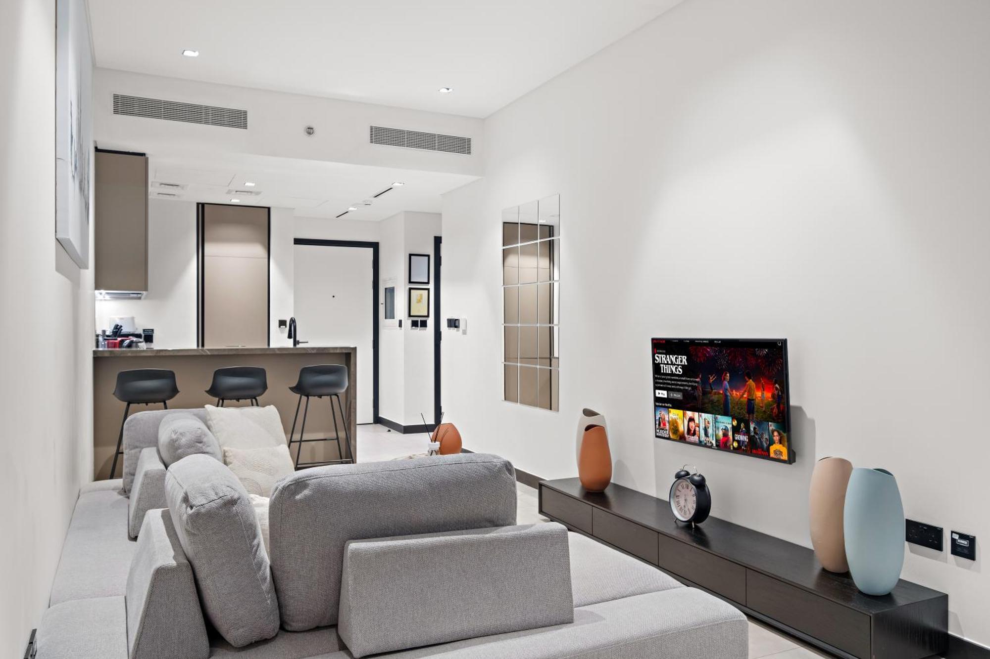 Cozy 1br In Business Bay With Canal Views * Dubai